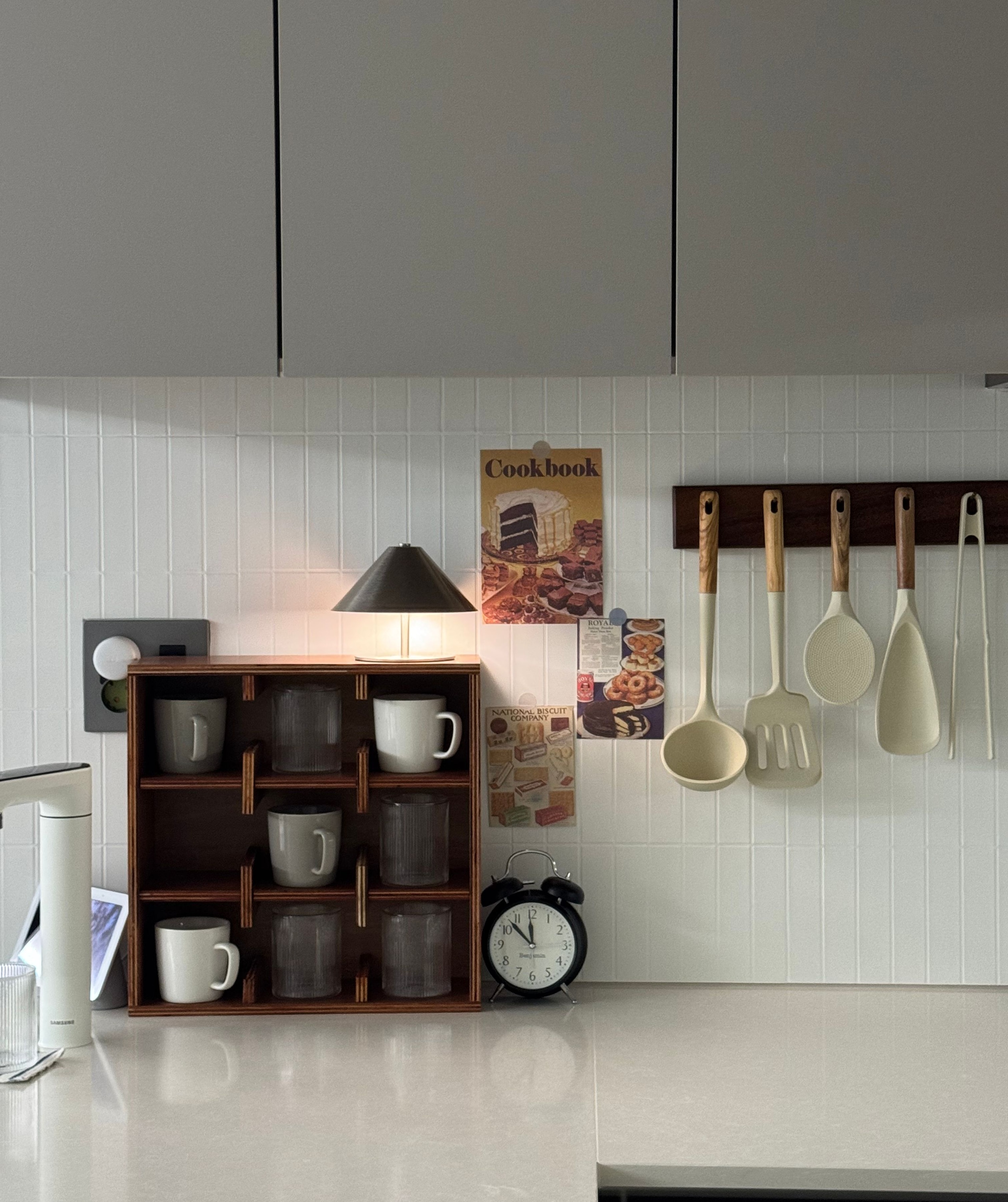 Ogre Vintage Countertop Mug & Cup Storage Cabinet user photo