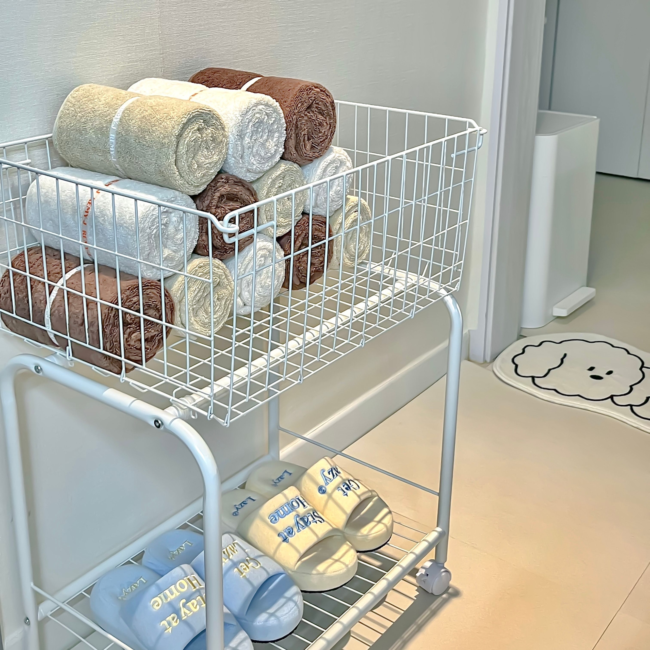 Minimal Rolling Wire Storage Cart user photo