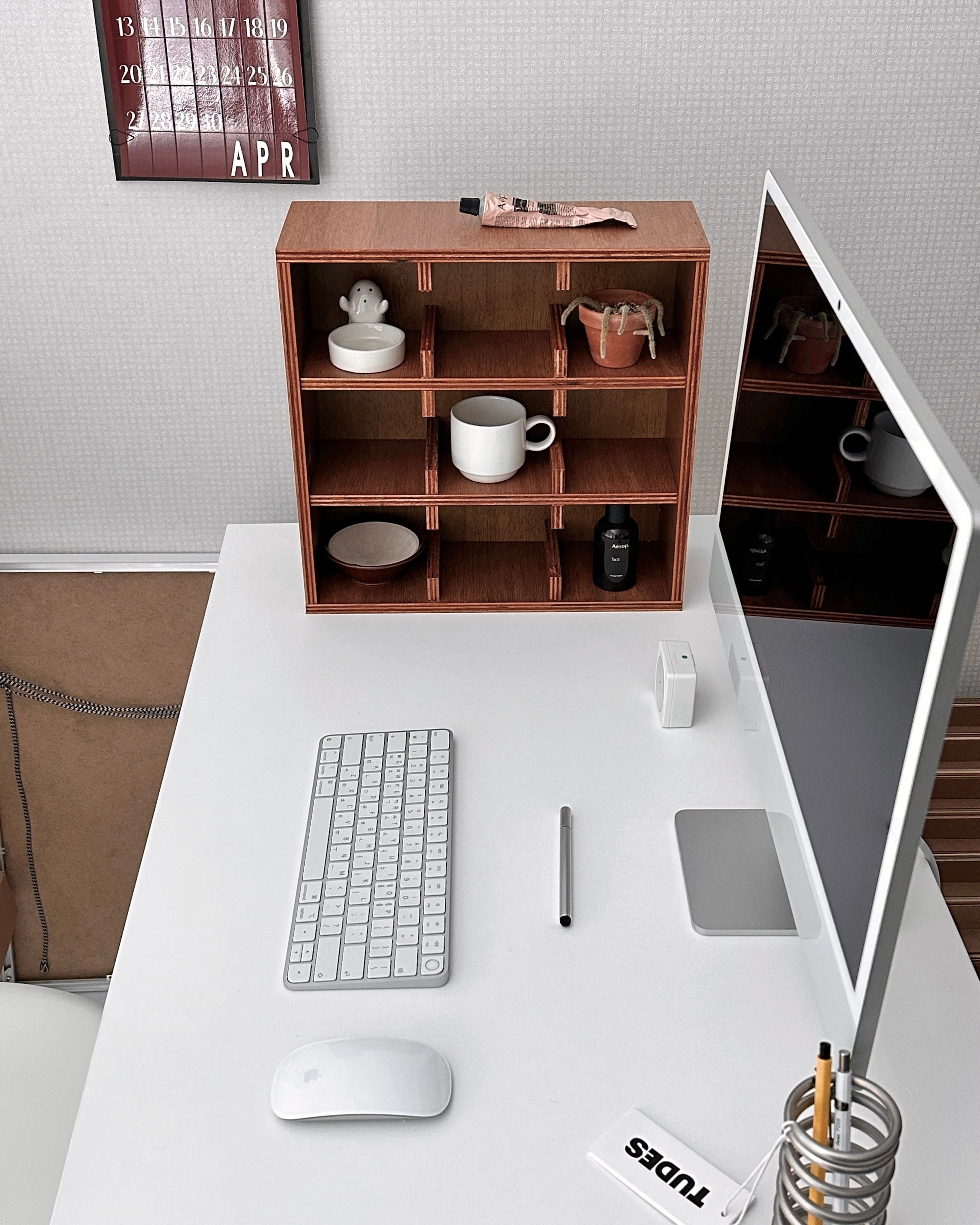 Ogre Vintage Countertop Mug & Cup Storage Cabinet user photo