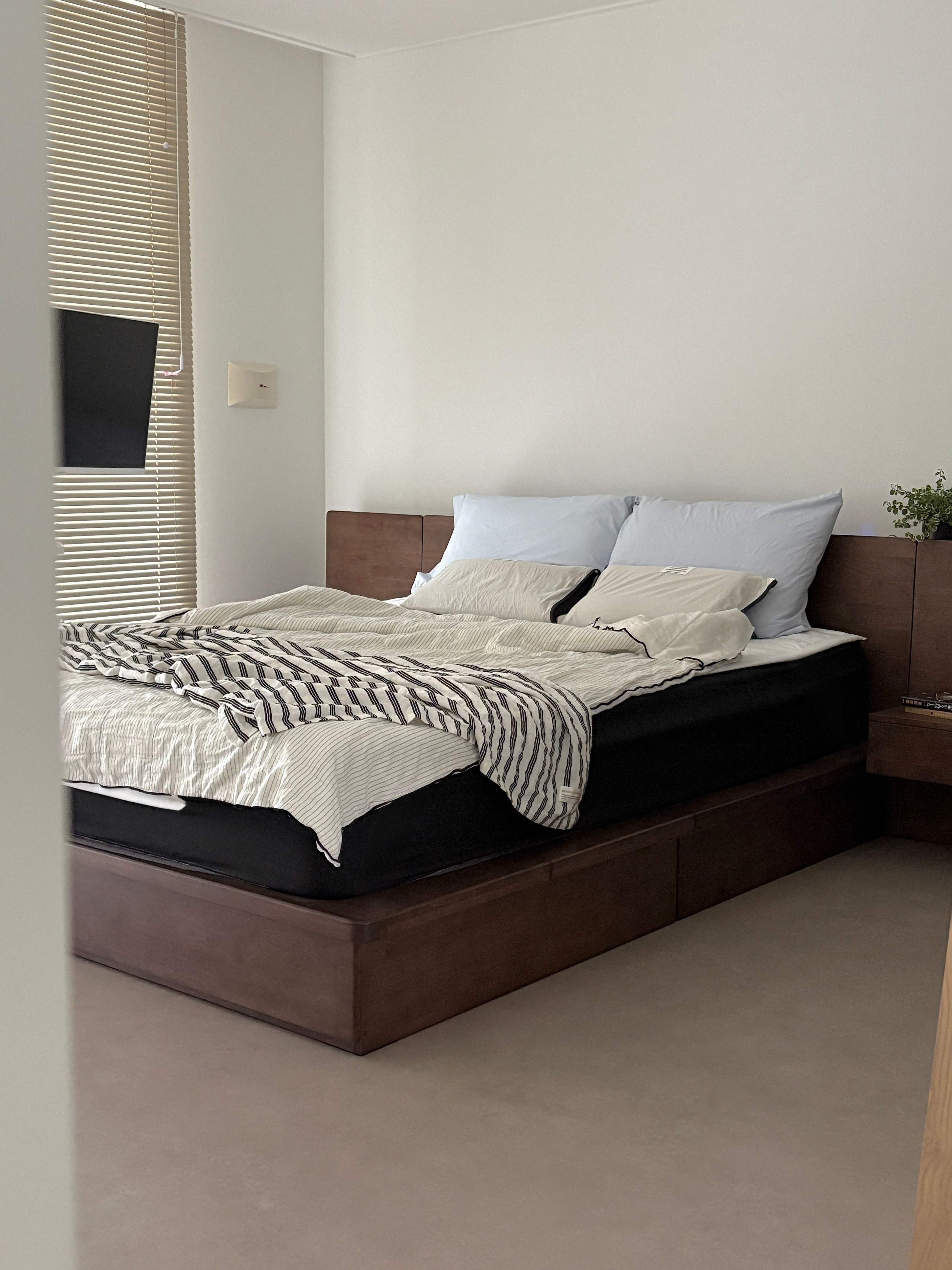 Ian Stripe Cooling Reversible Summer Comforter user photo