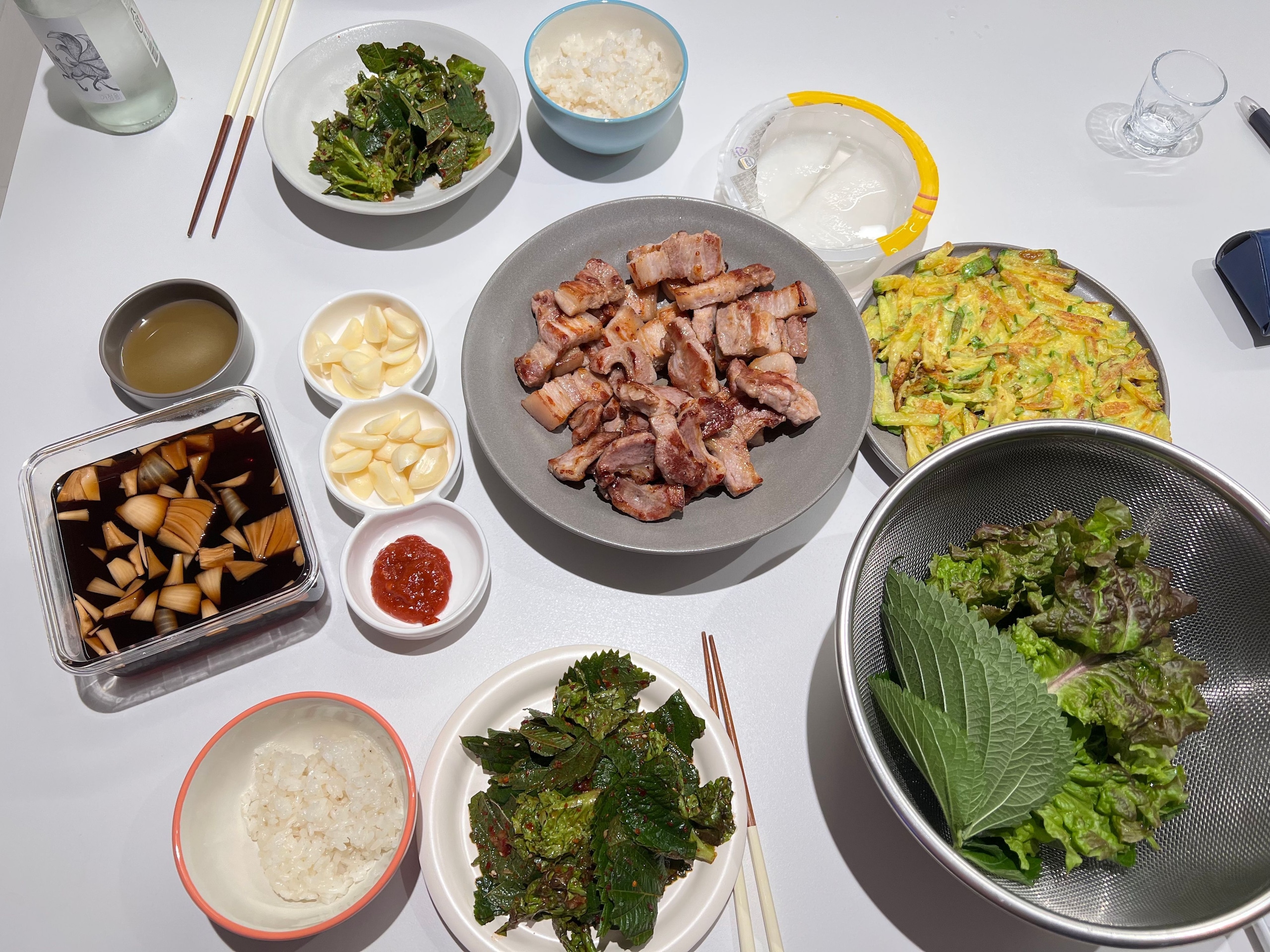 Two-Tone Wood Spoon & Chopsticks Set for 4 user photo