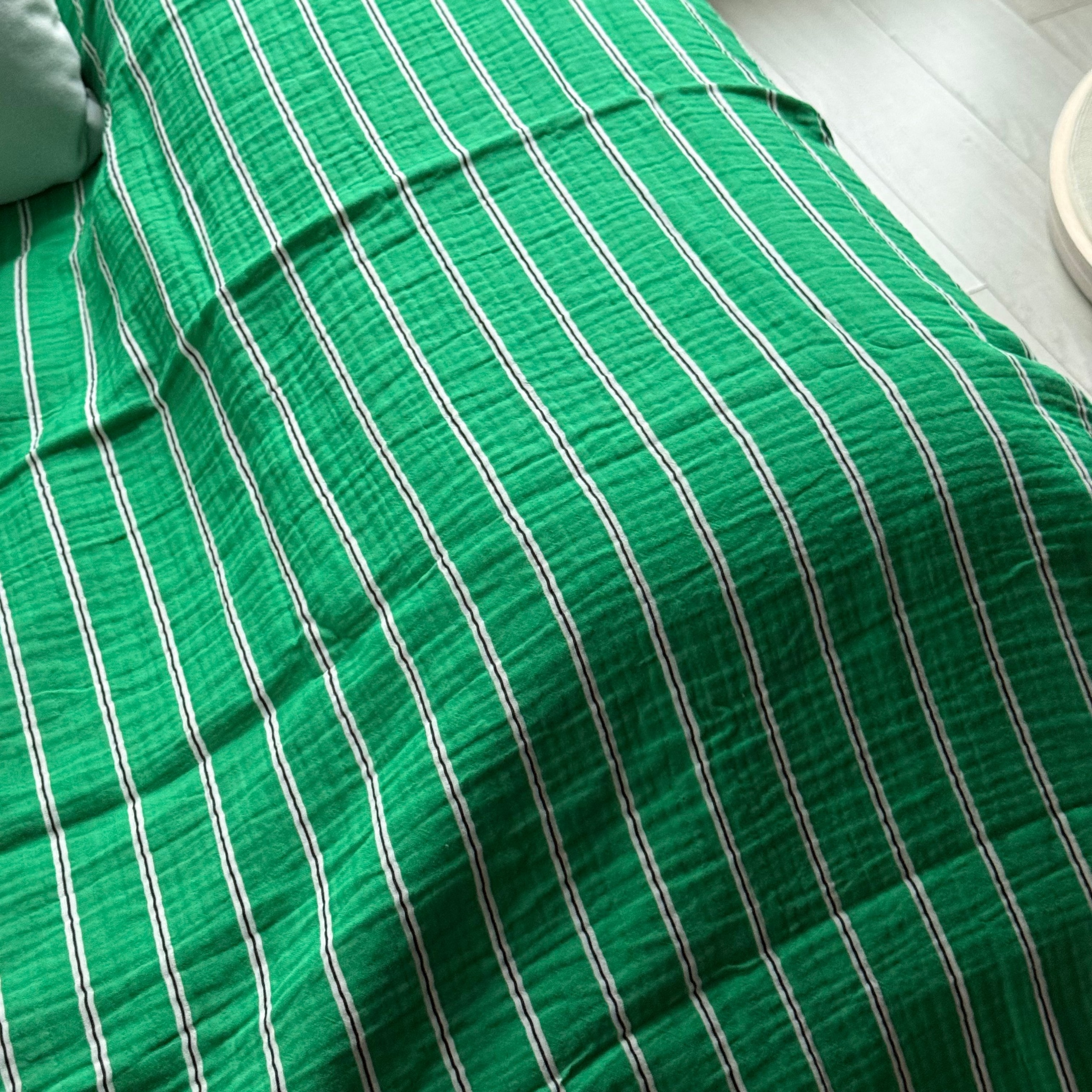 Neon Stripe 3-Layer Gauze Blanket user photo