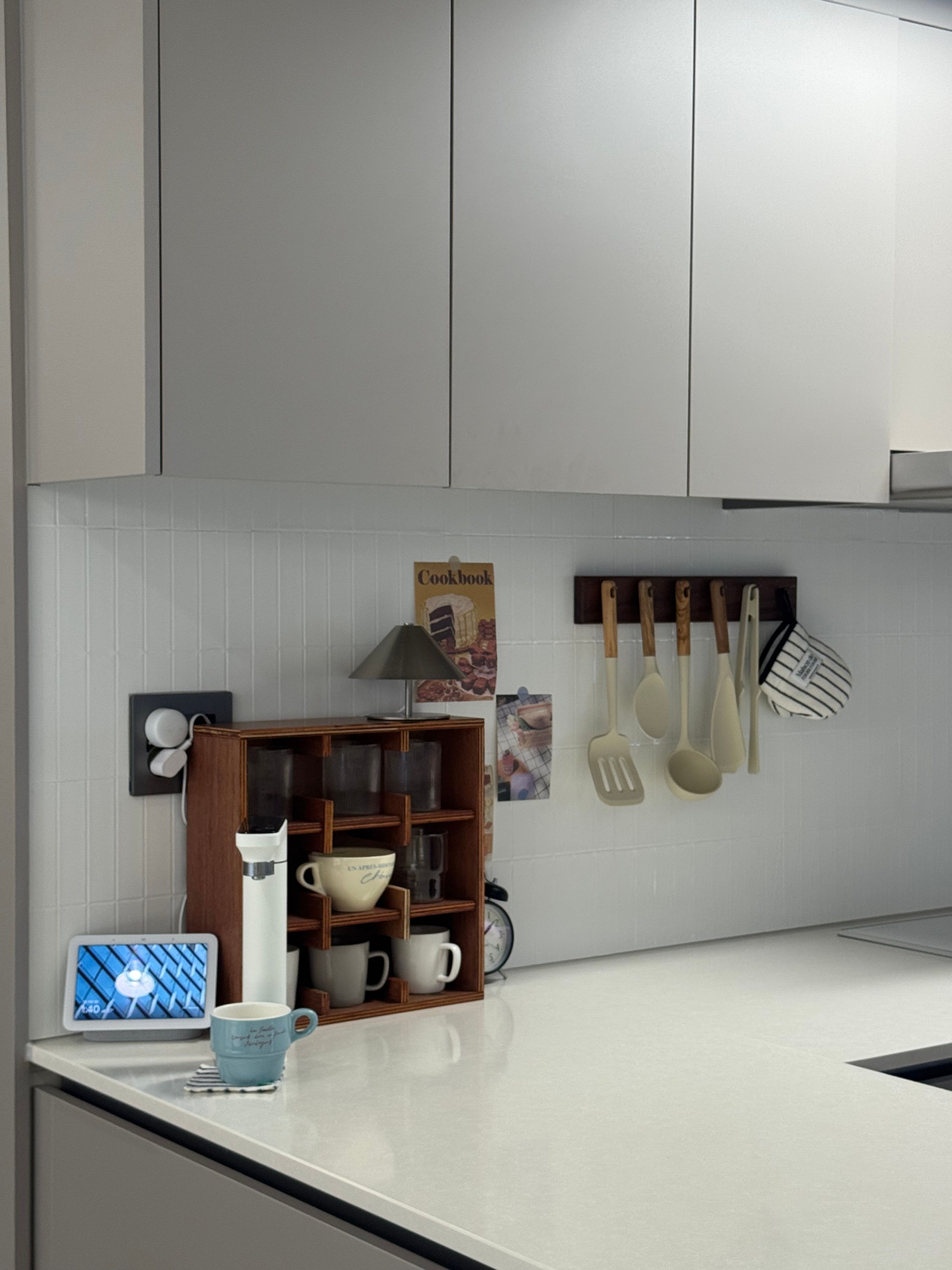 Ogre Vintage Countertop Mug & Cup Storage Cabinet user photo