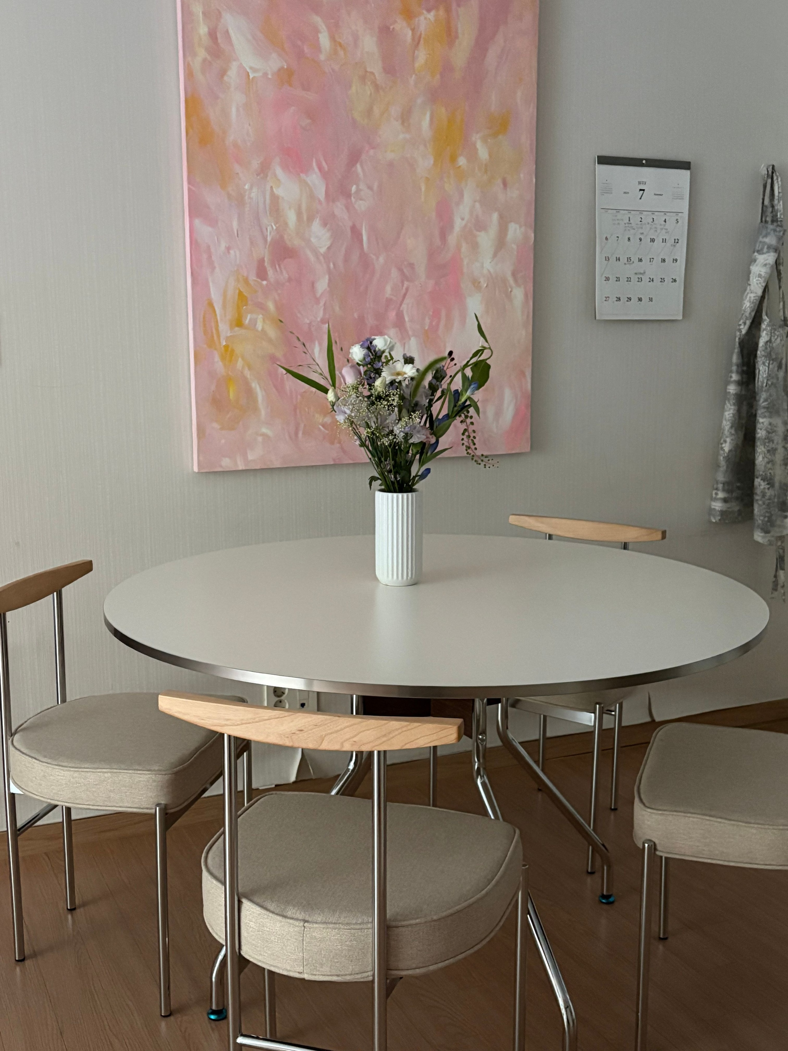 Round Steel Leg Dining Table user photo