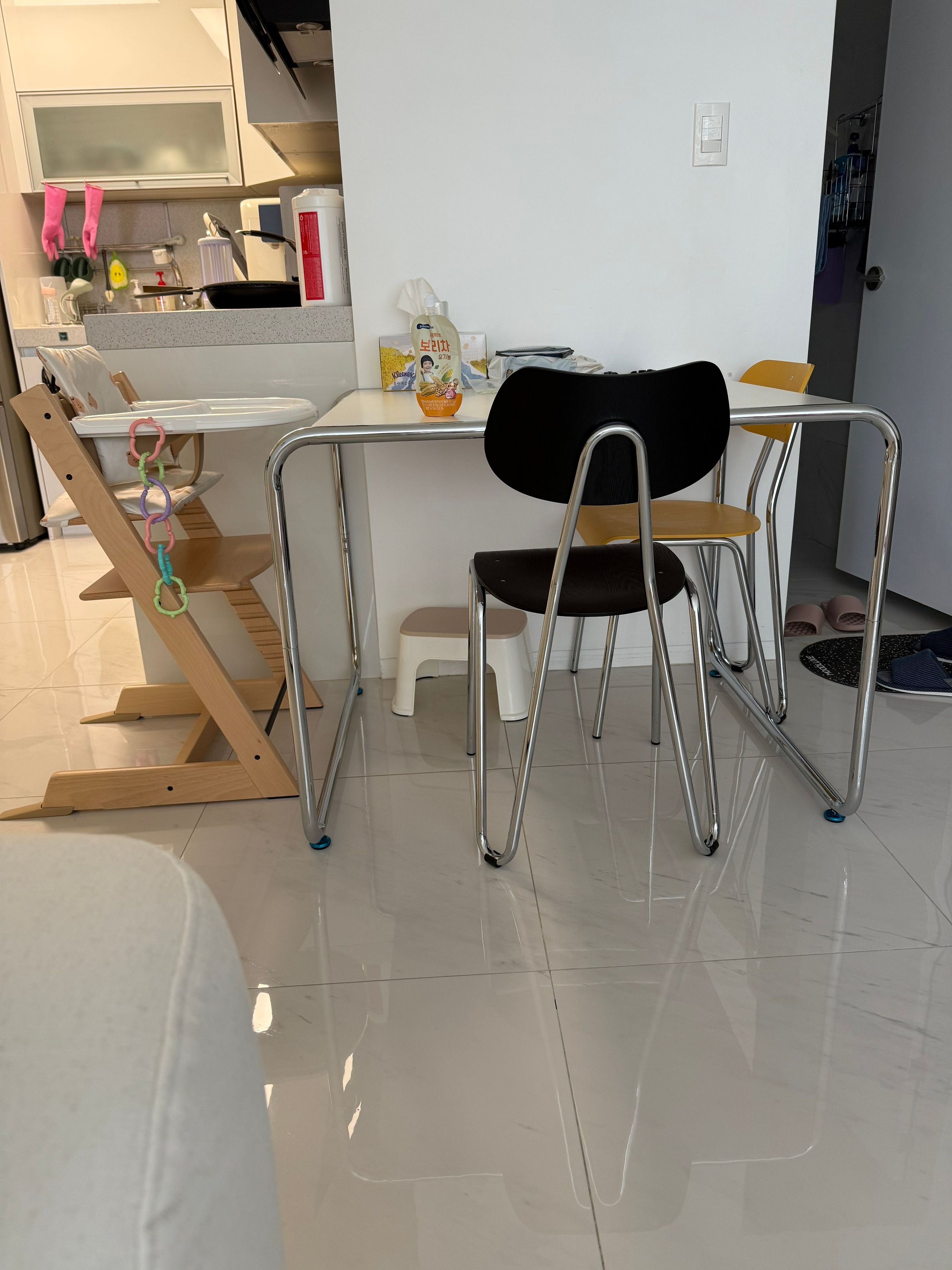 MID-CENTURY ダイニングテーブル 80cm MID-CENTURY ダイニングテーブル 80cm［5色］| Ohouse(オー