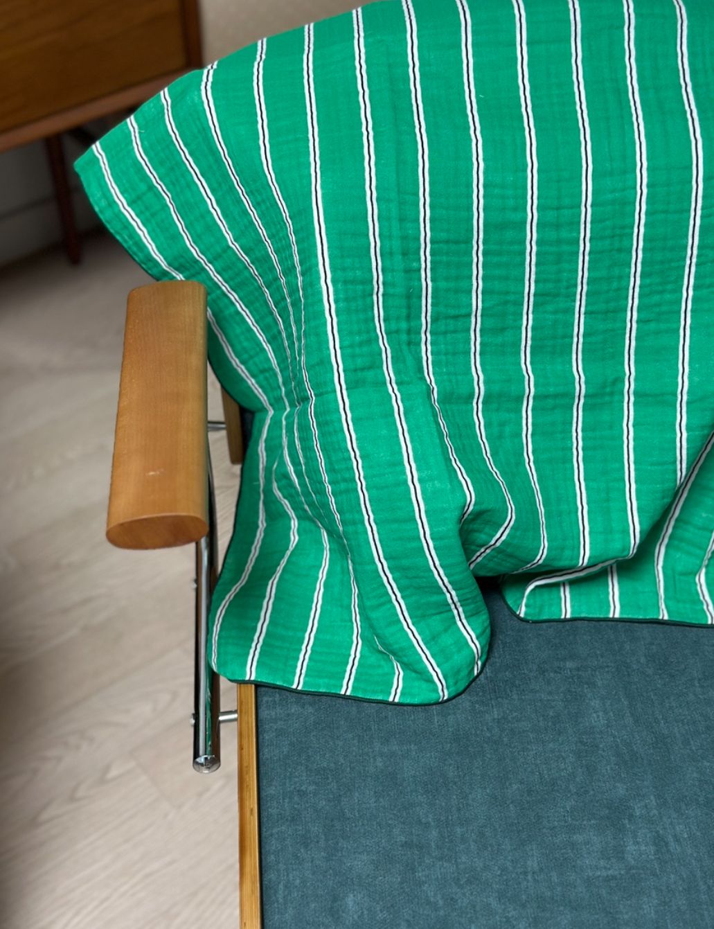 Neon Stripe 3-Layer Gauze Blanket user photo
