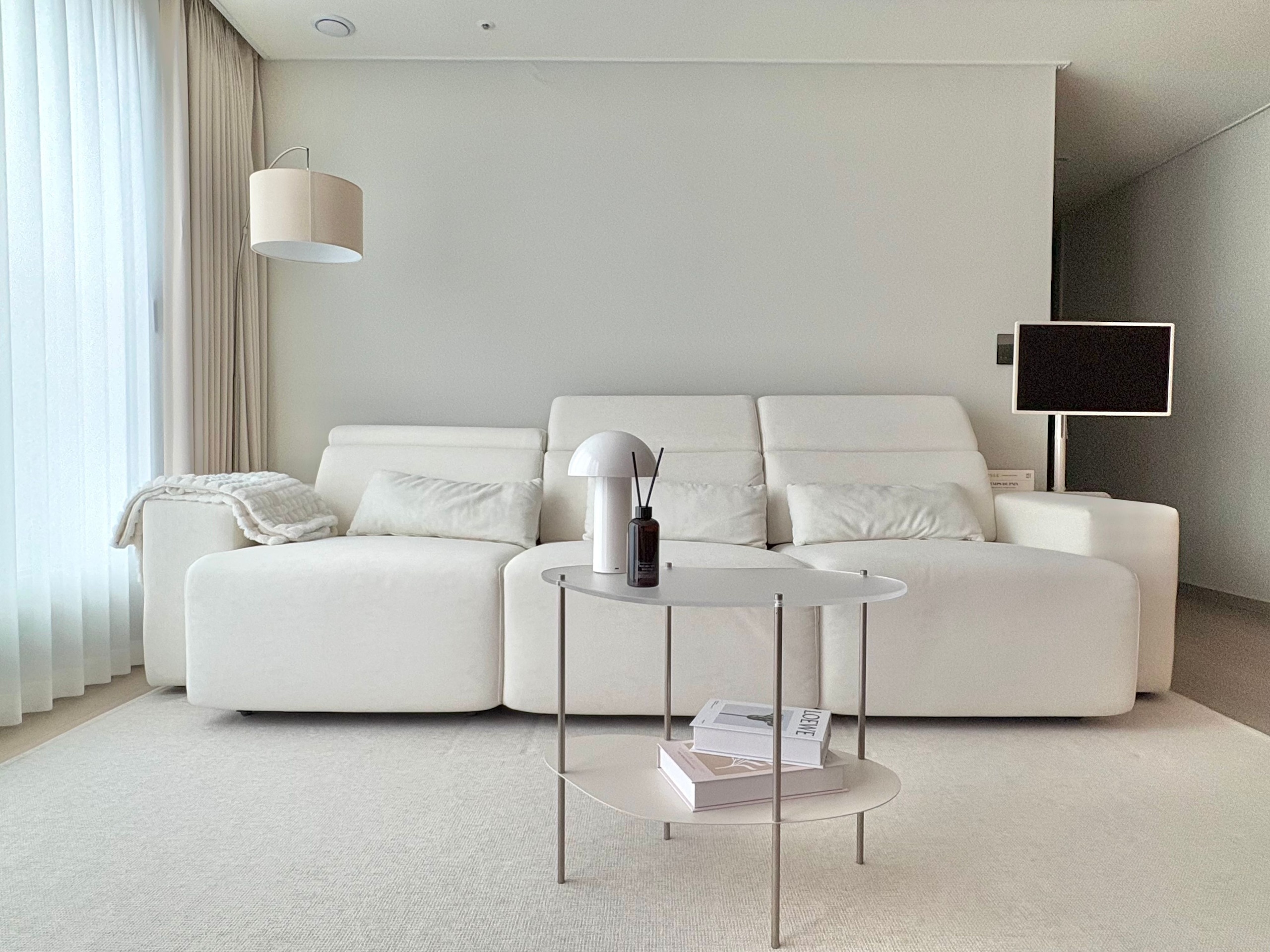 2-Tier Wavy Glass Table user photo
