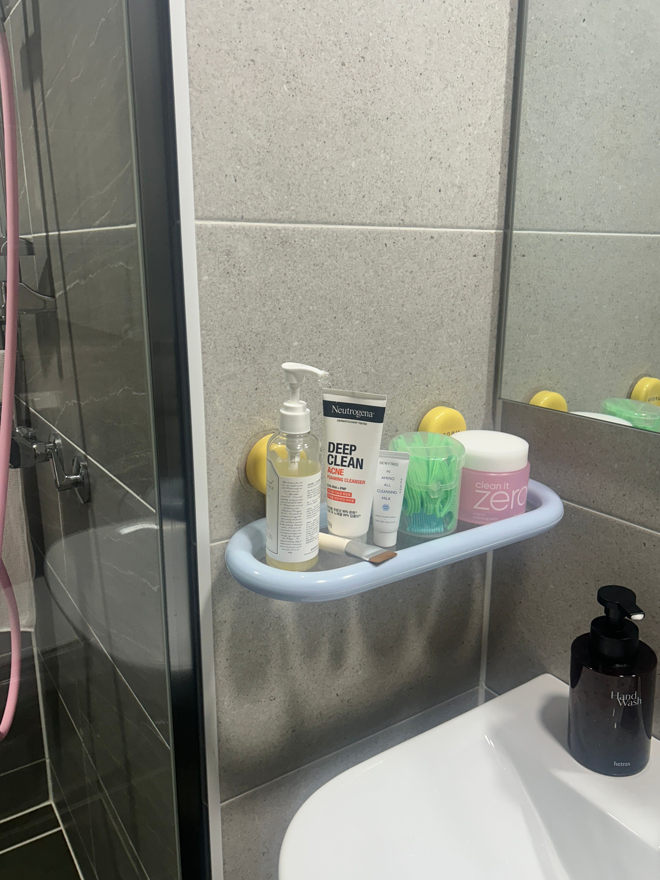 No-Drill Pastel Bathroom Storage Shelf user photo