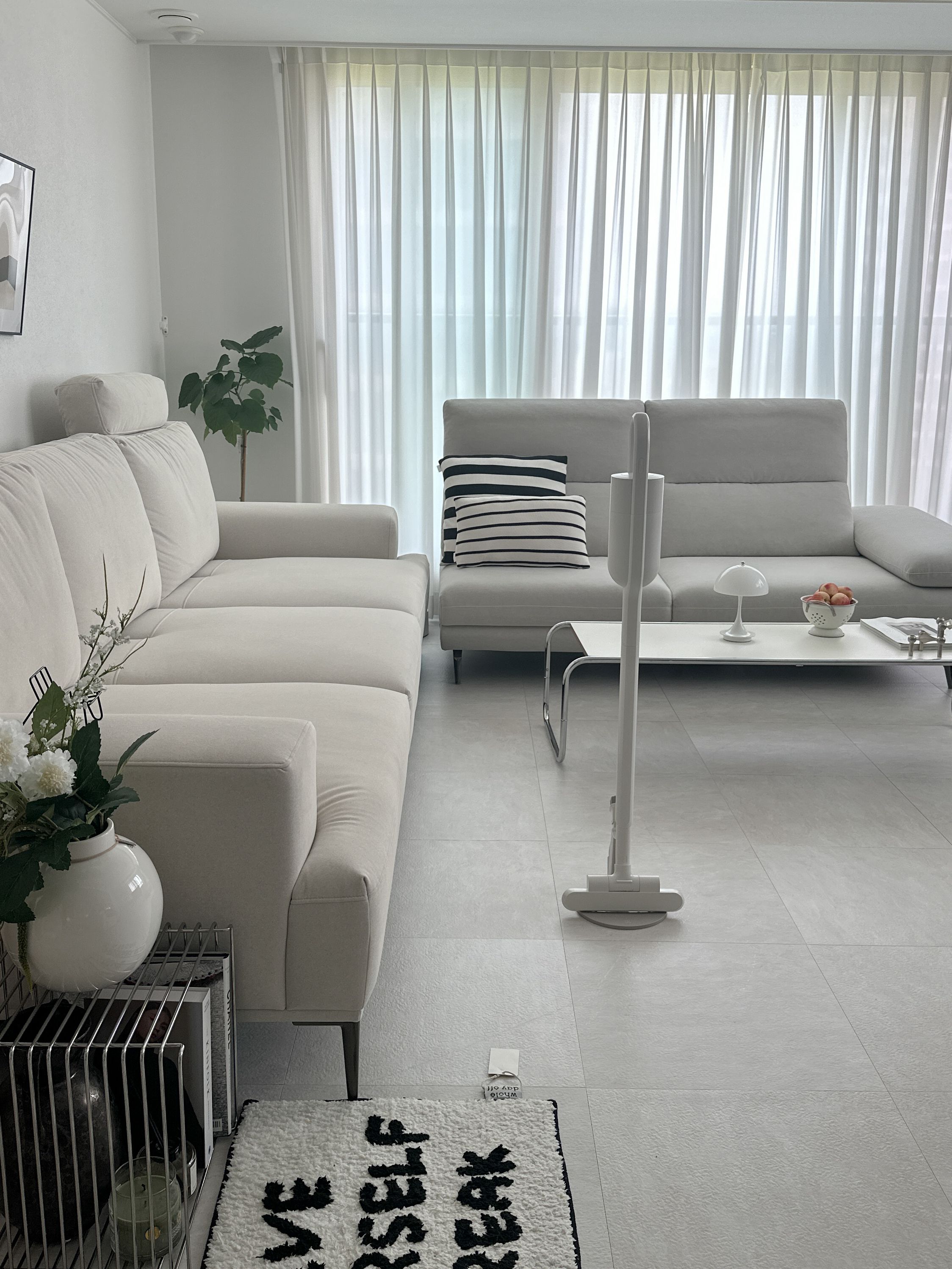 Point Canoe Chrome Mid-Century Coffee Table user photo