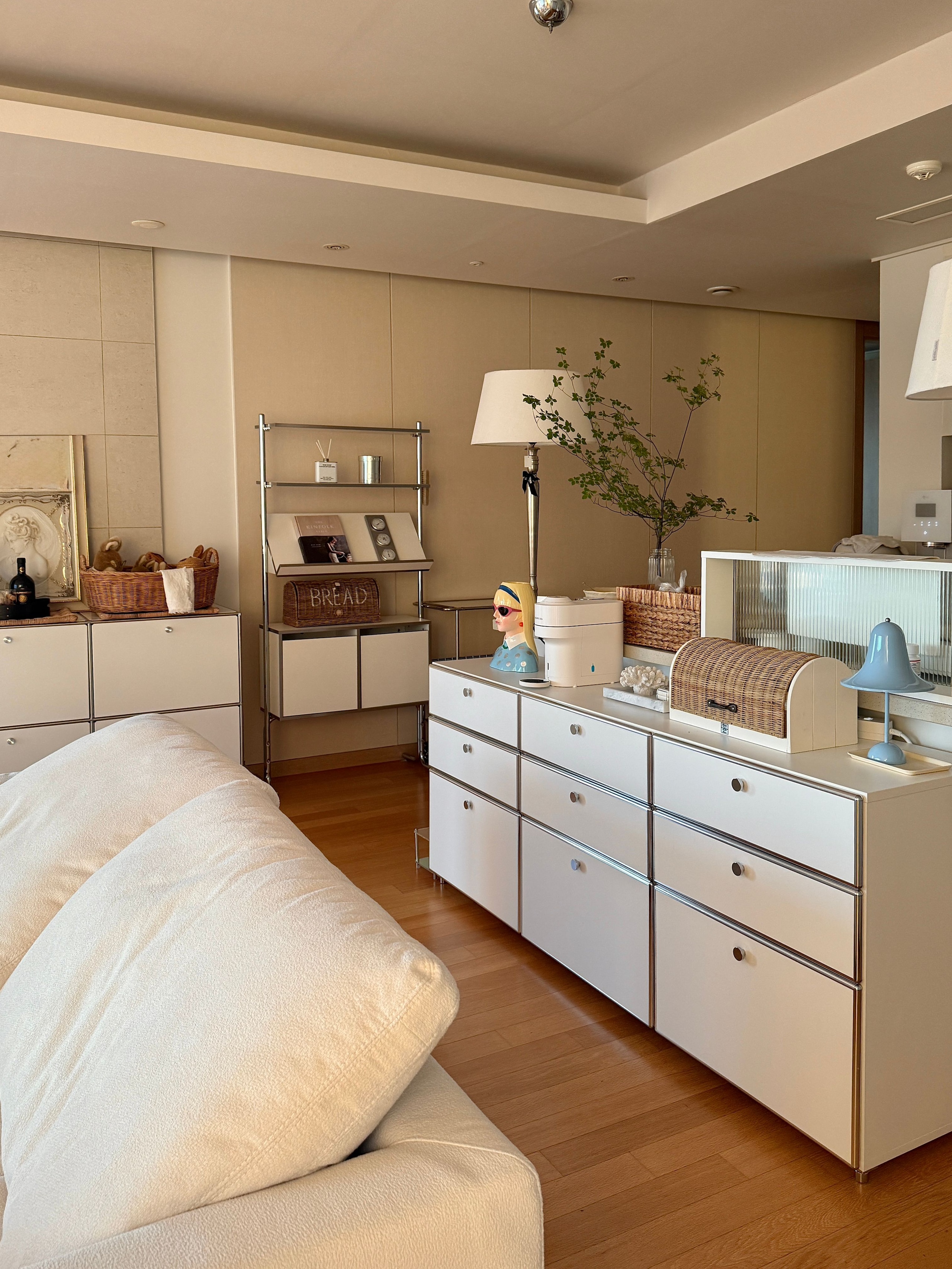 Milky LPM Glass Kitchen Island Partition user photo