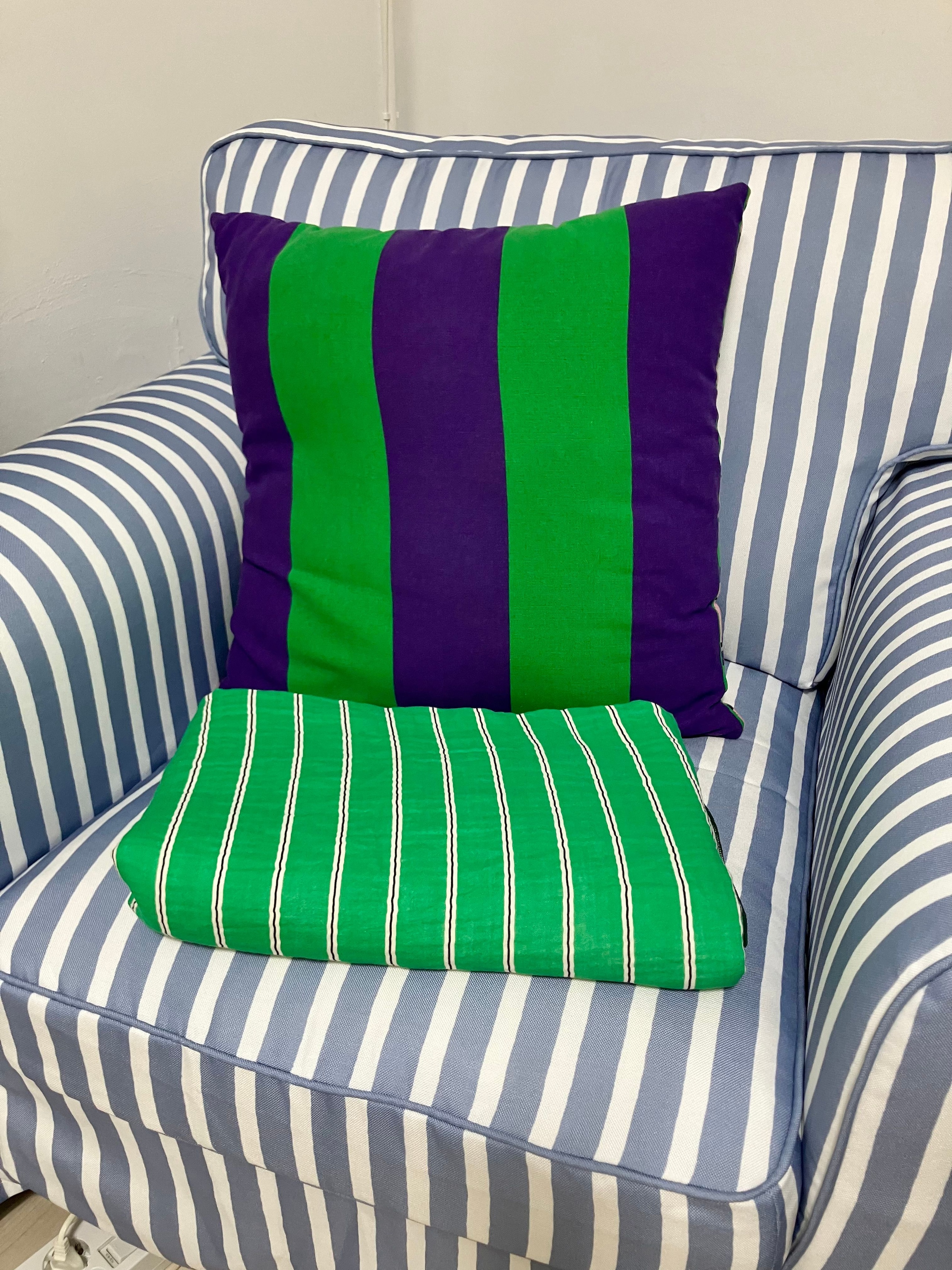Neon Stripe 3-Layer Gauze Blanket user photo