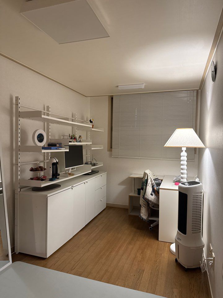 Bridge E0 Corner Desk & Bookshelf Set user photo