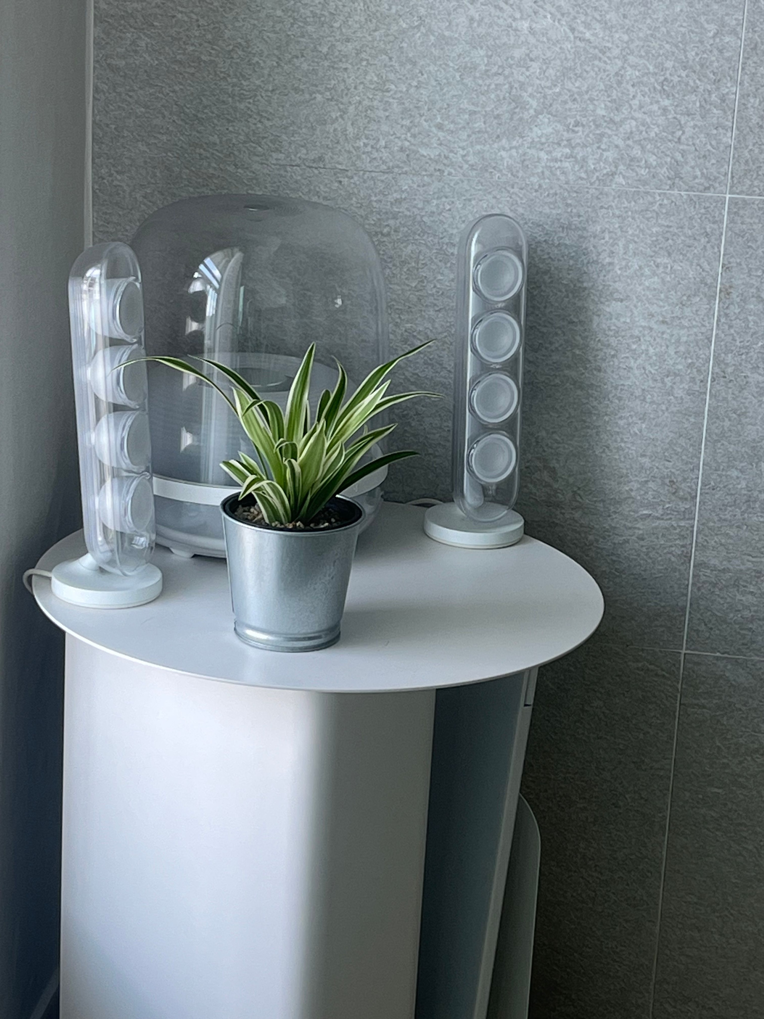 Round Side Table with Built-In Bookshelf user photo