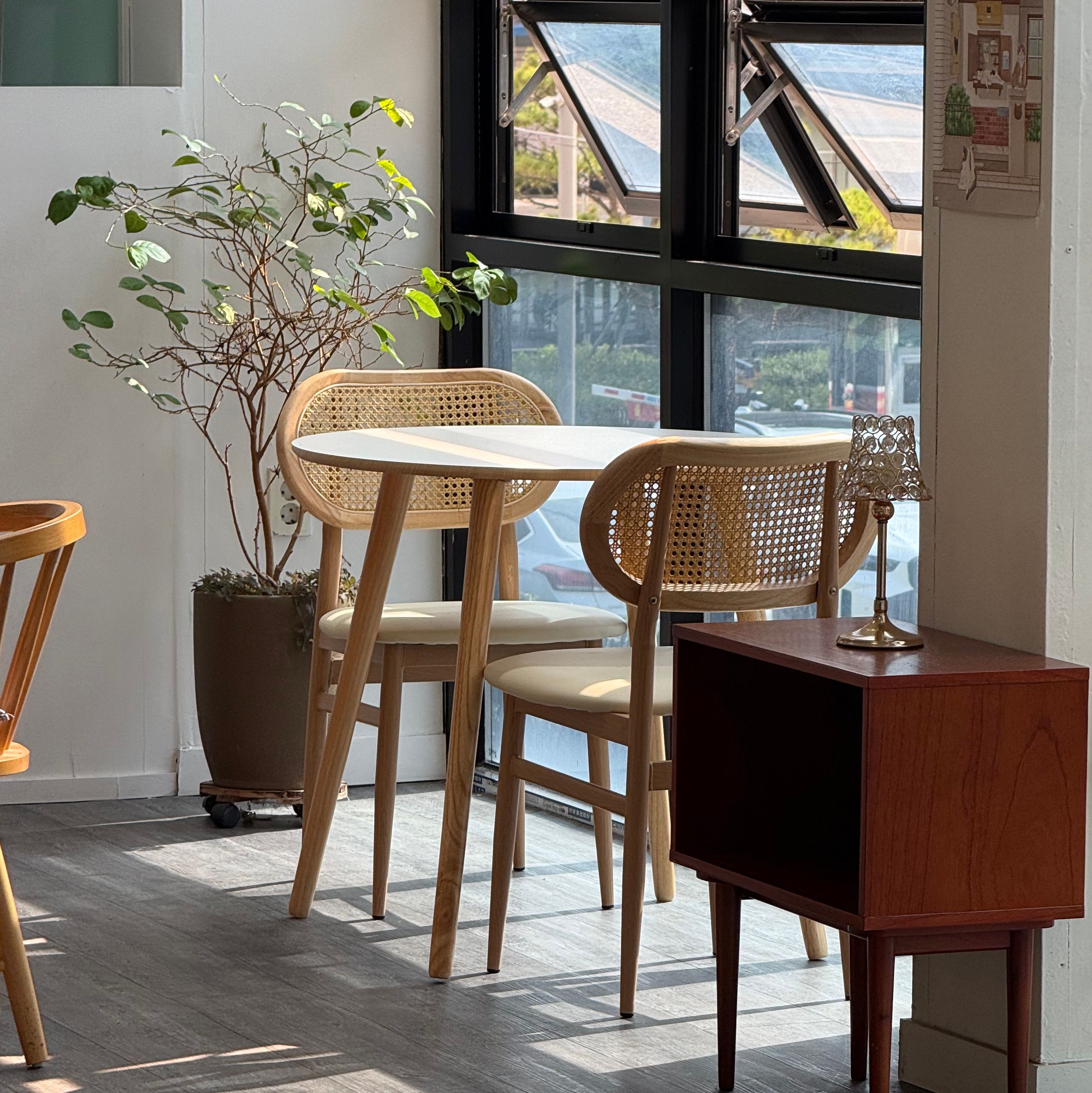 Sono Round Wood Dining Table user photo