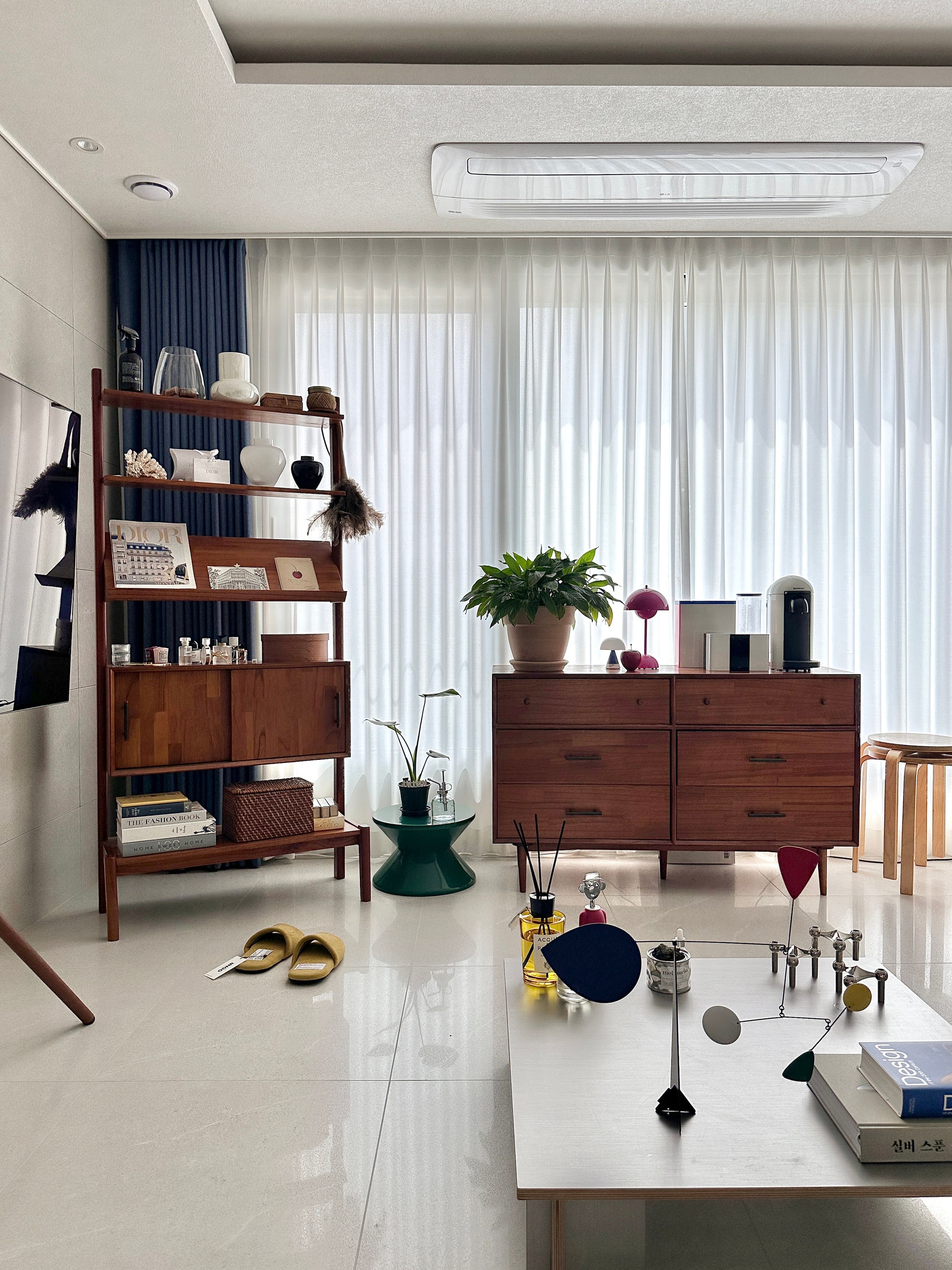 Sandglass Mid-Century Stool user photo