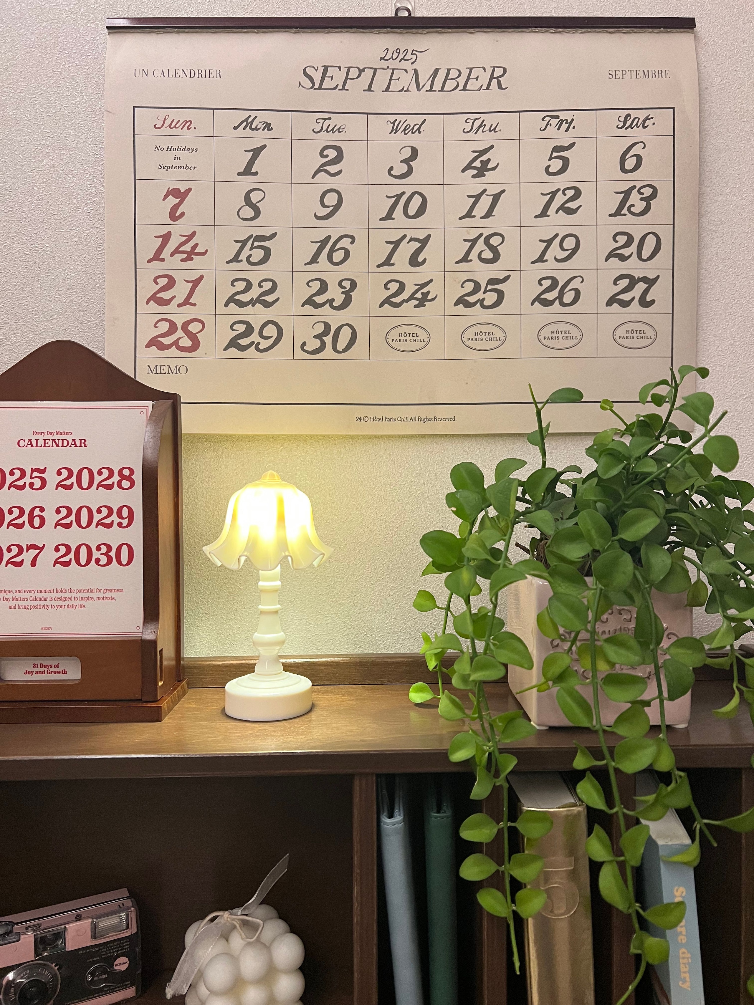 Retro Wood Perpetual Desk Calendar user photo