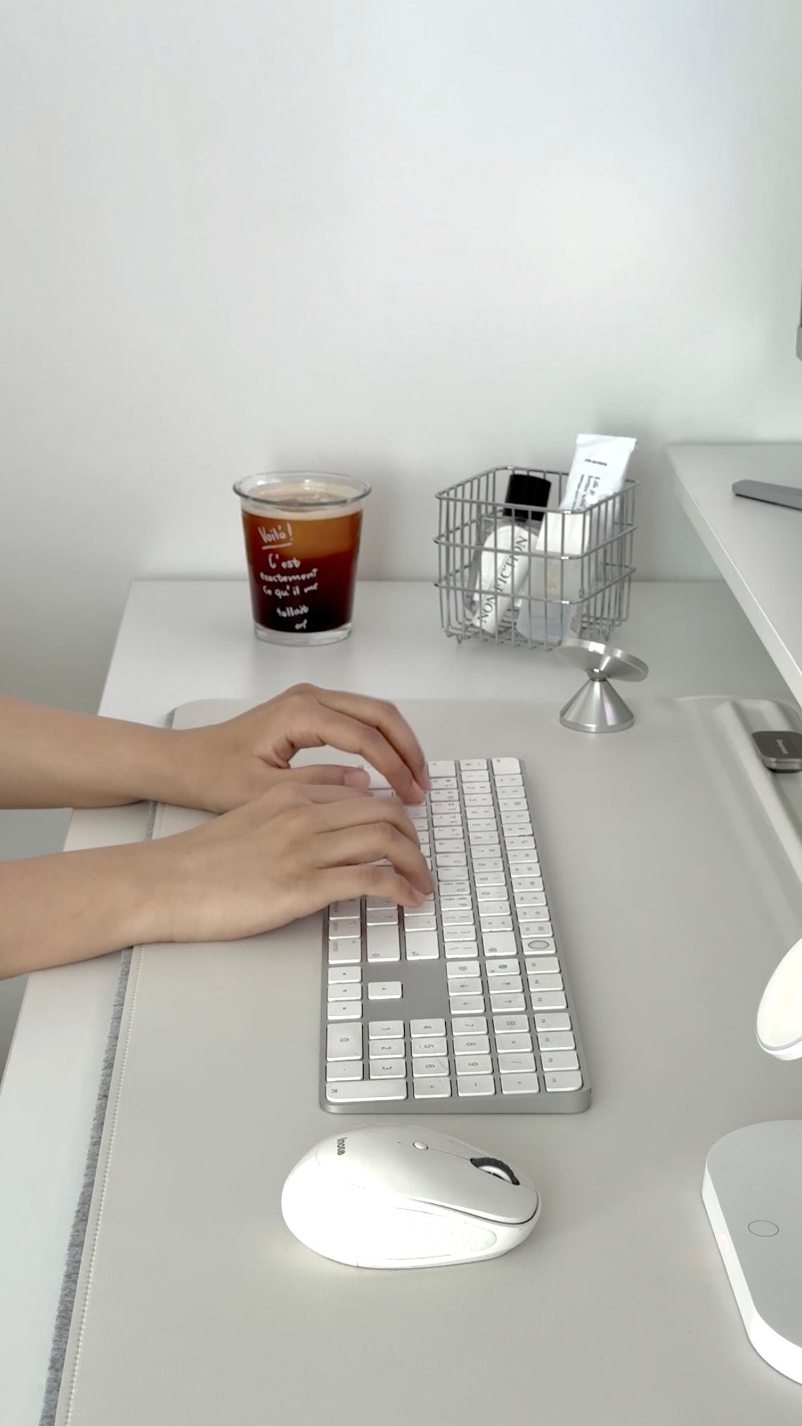 On My Mood Object Tray Table Clock user photo