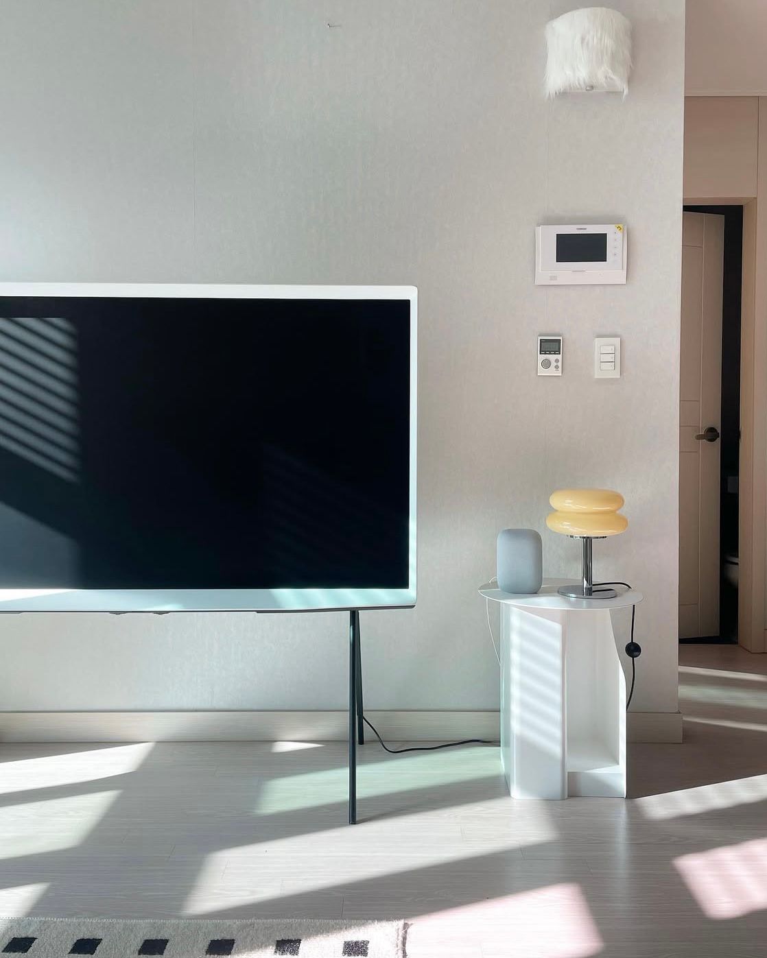 Round Side Table with Built-In Bookshelf user photo