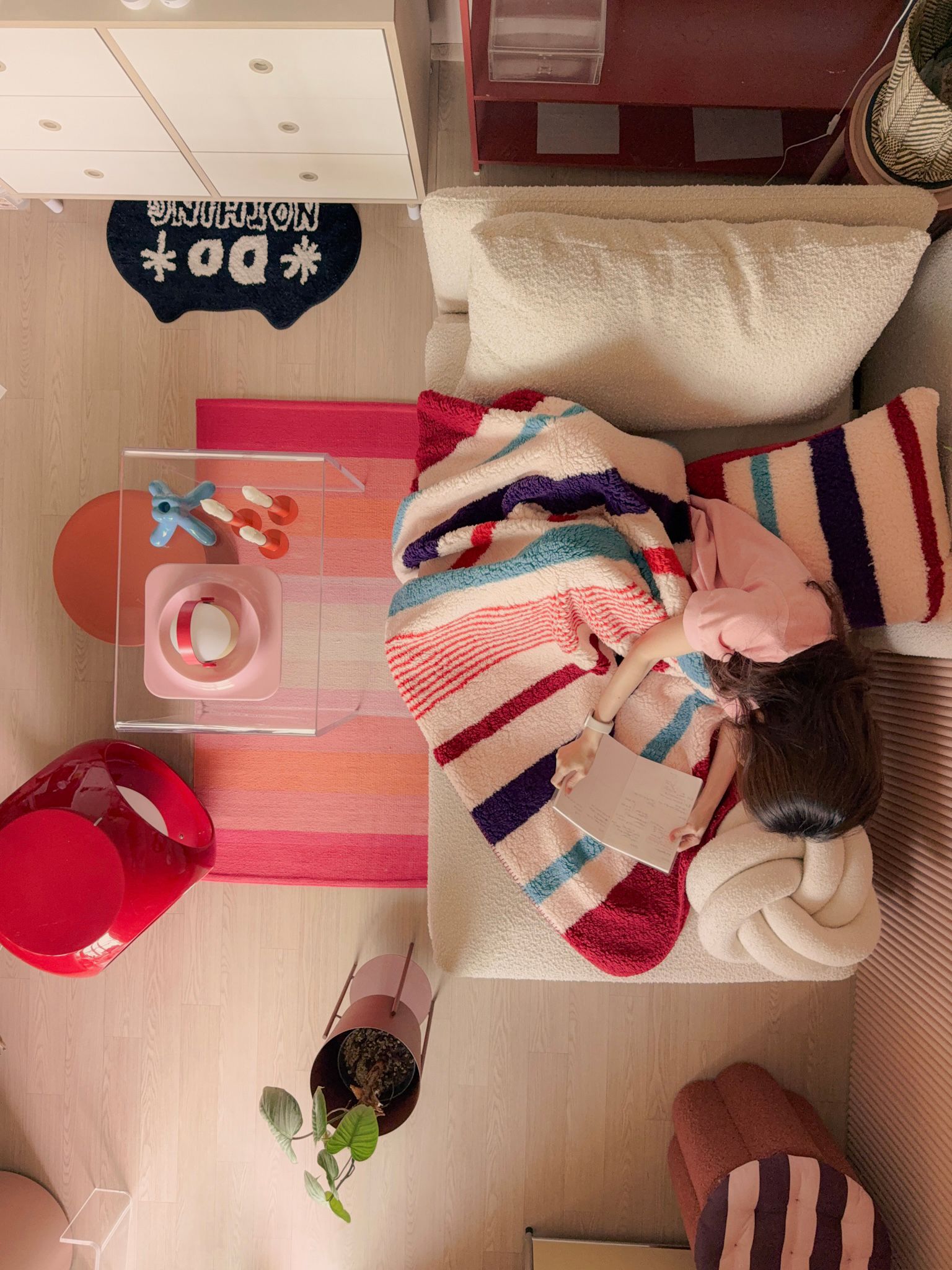 Sandglass Mid-Century Stool user photo