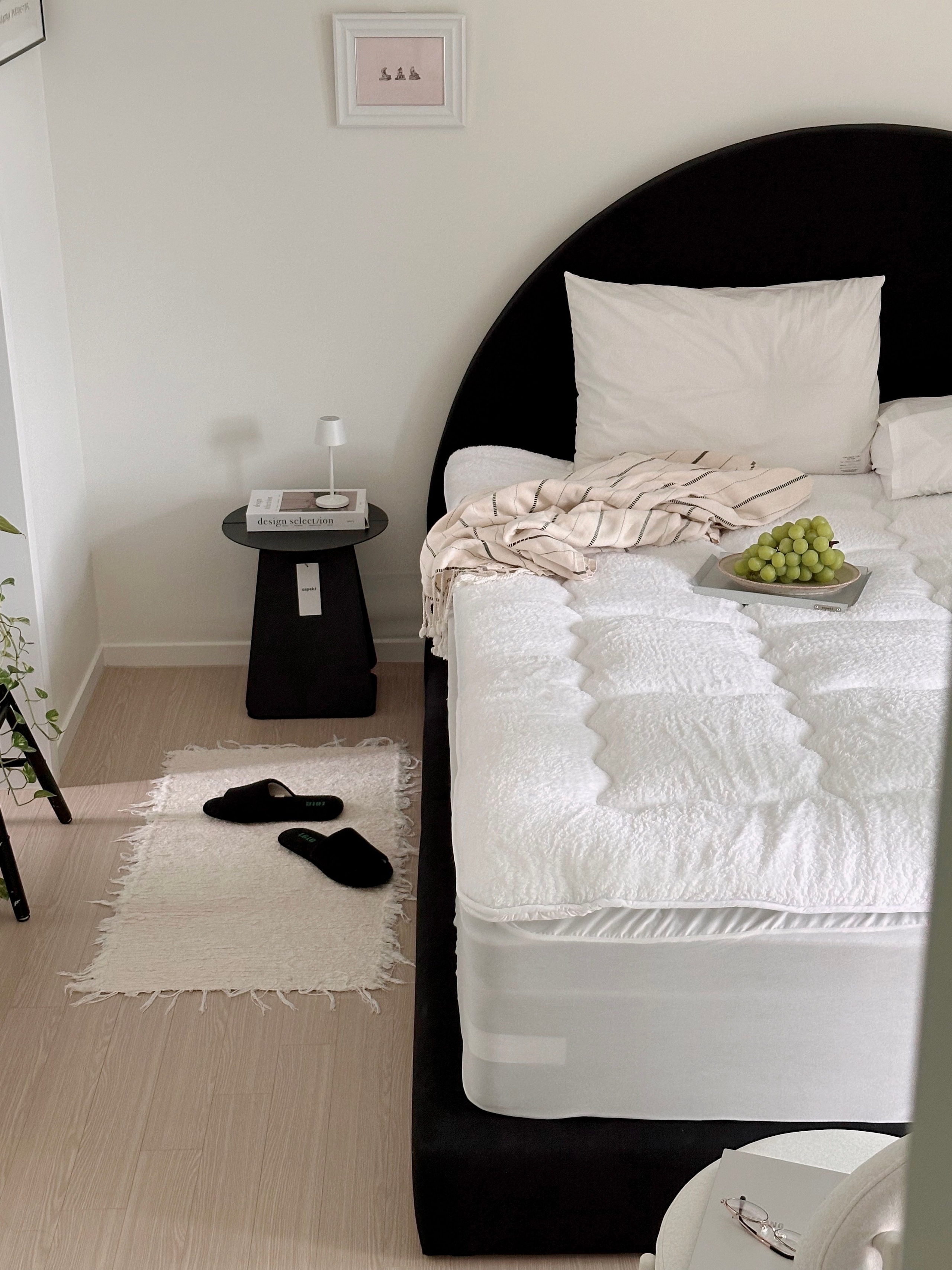 Rollin Velvet Room Slippers user photo