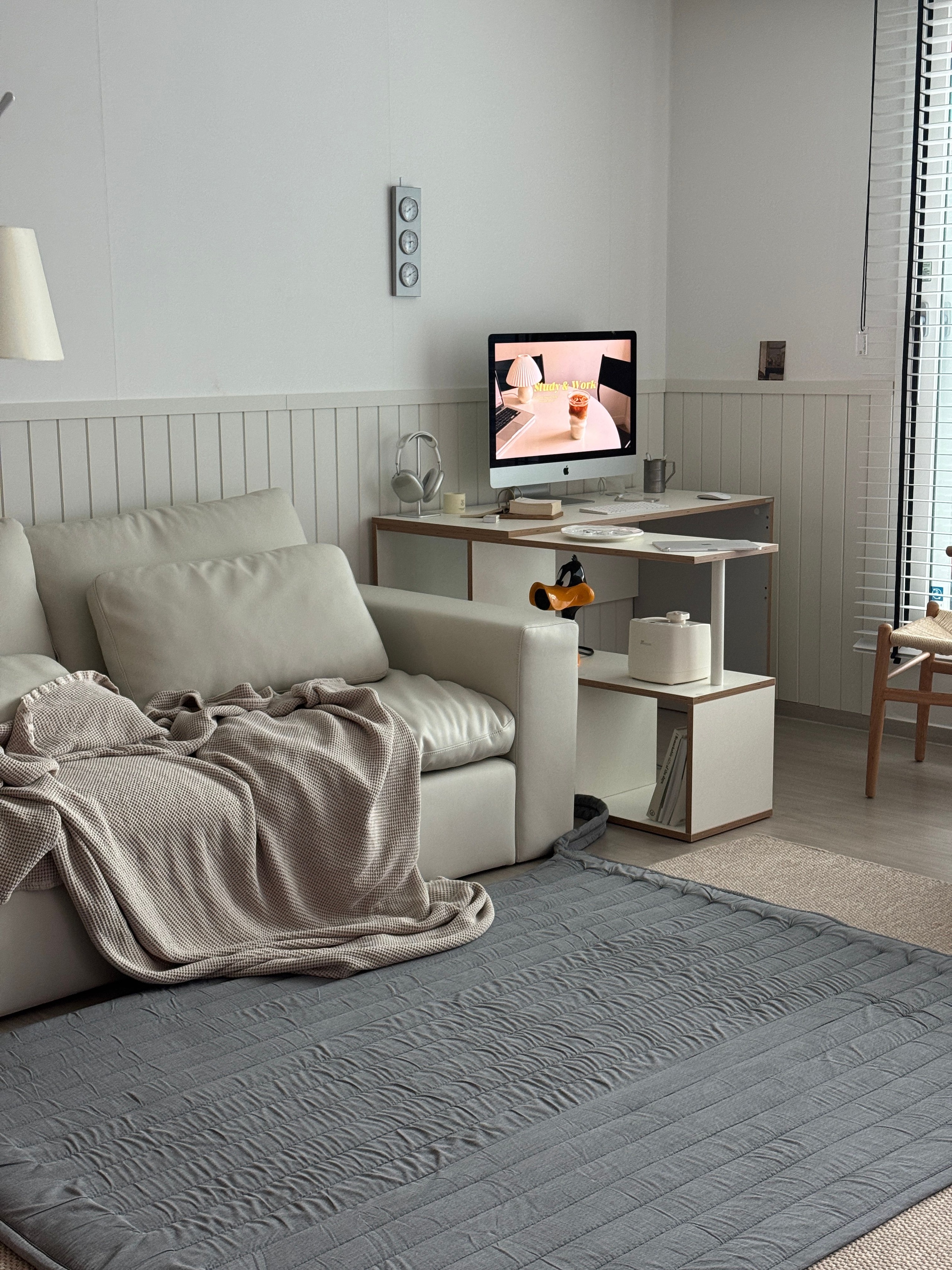 Bridge E0 Corner Desk & Bookshelf Set user photo