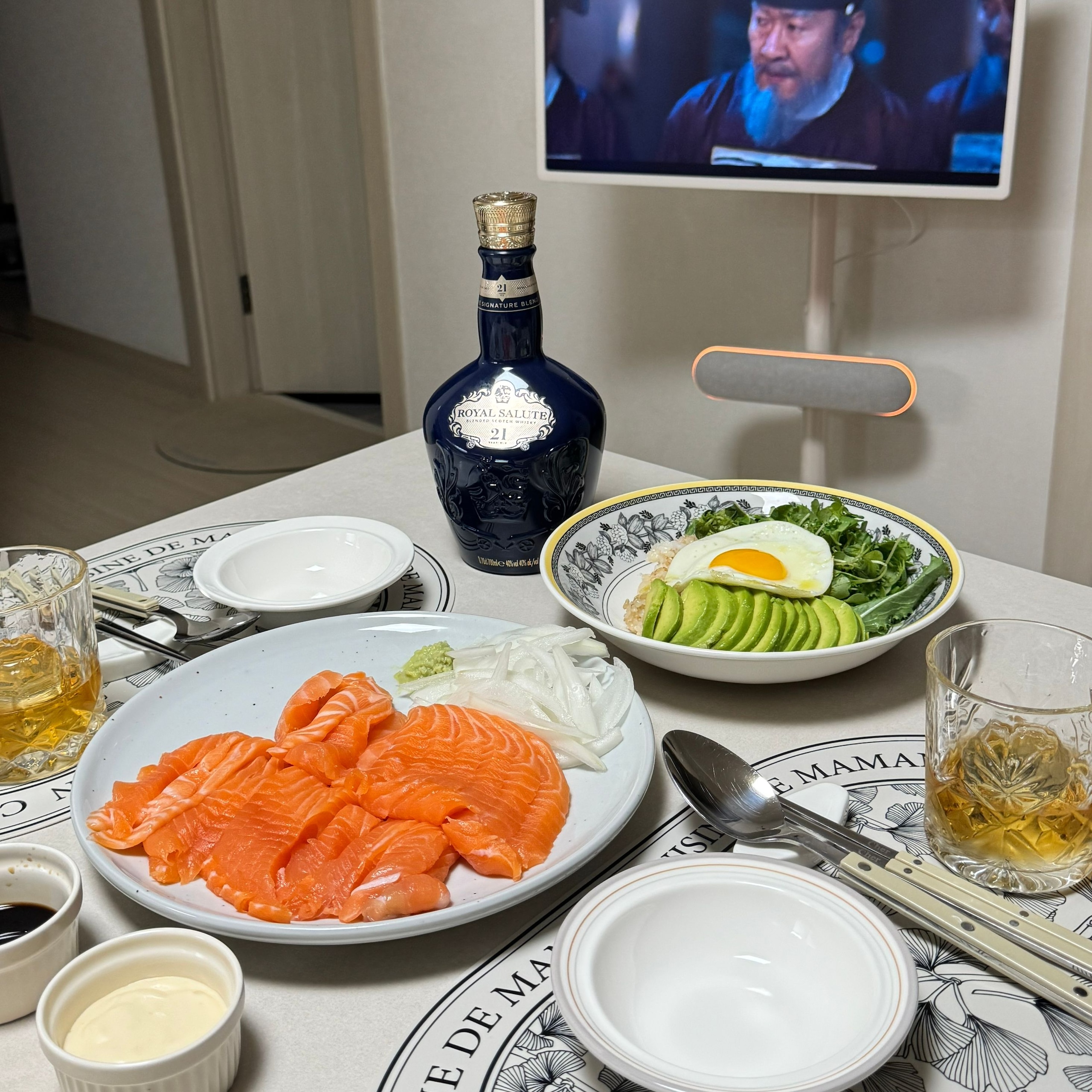 Modern Color-Handled Flatware Set for 2 (8-Piece) user photo