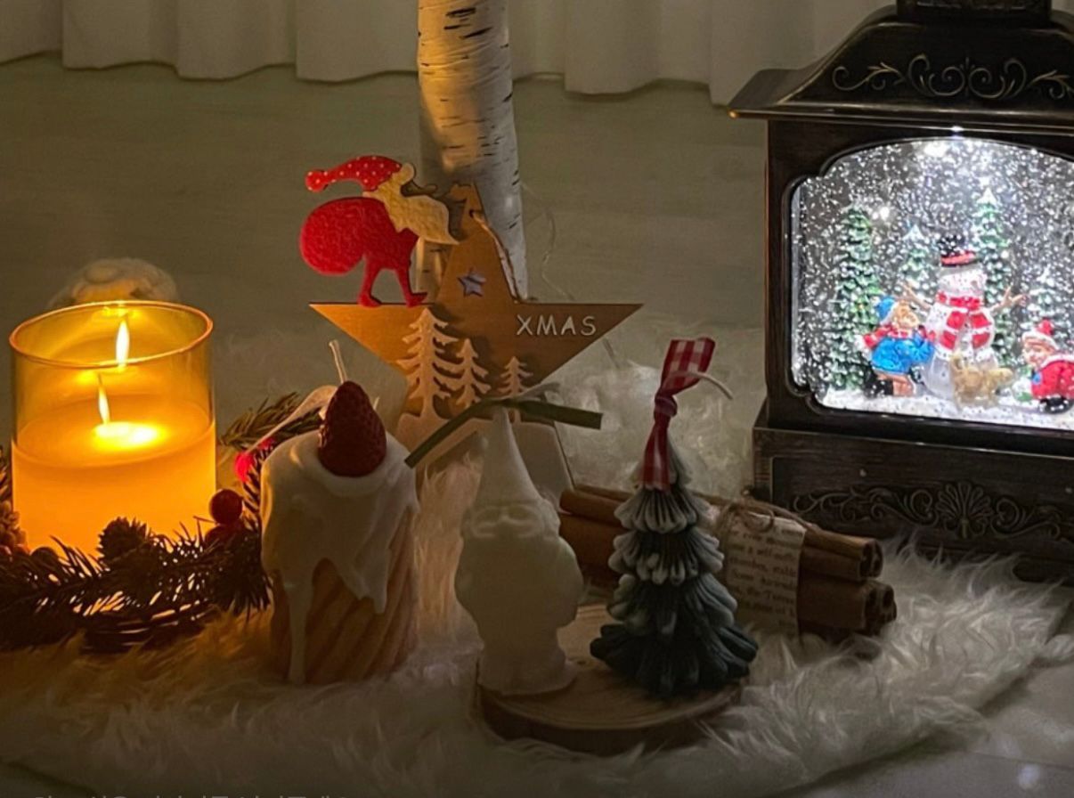 Santa & Tree Candle Holiday Gift Set user photo