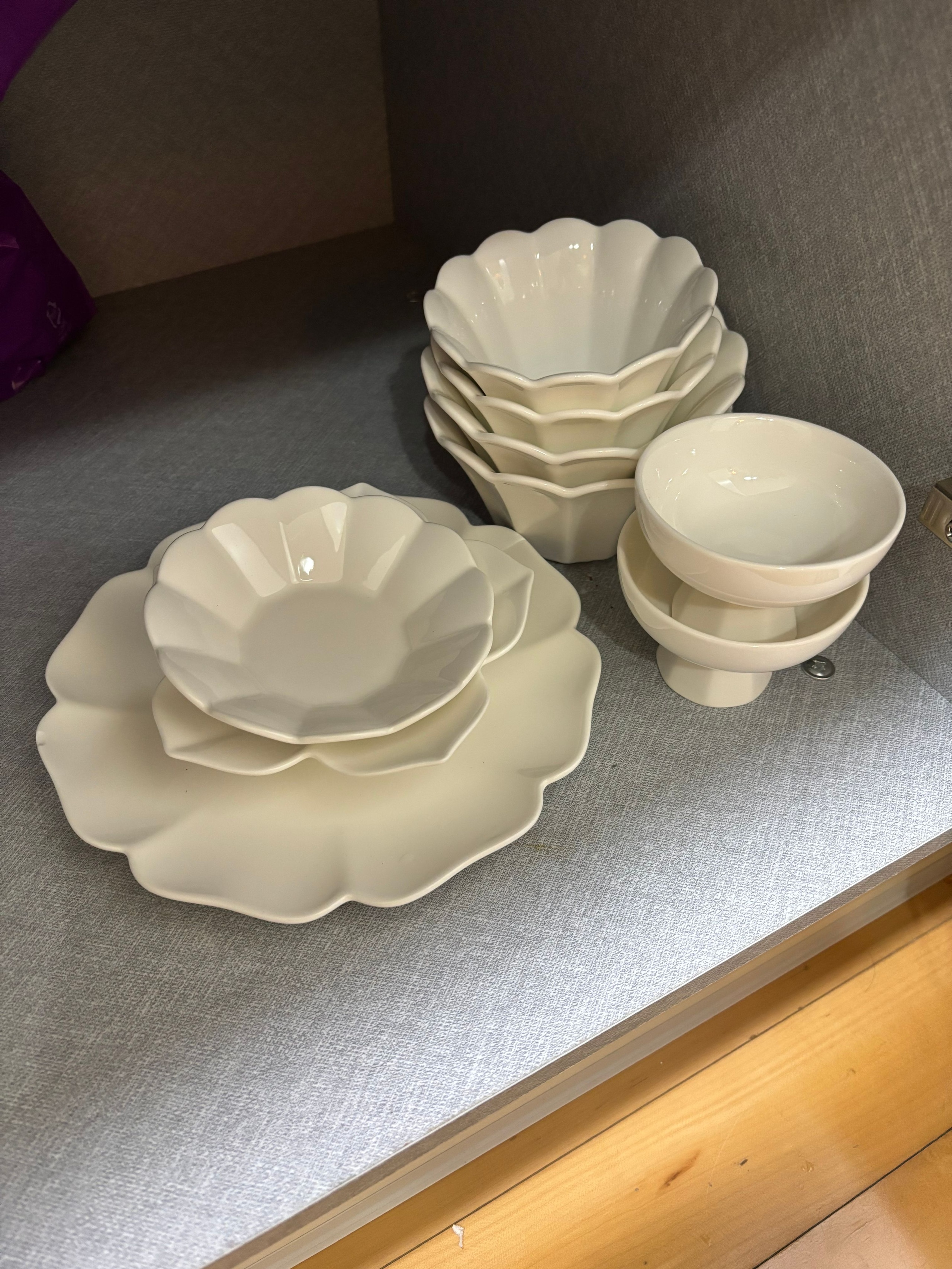 EBT Newlywed Ceramic Dinnerware Set for 4 (20-Piece) user photo