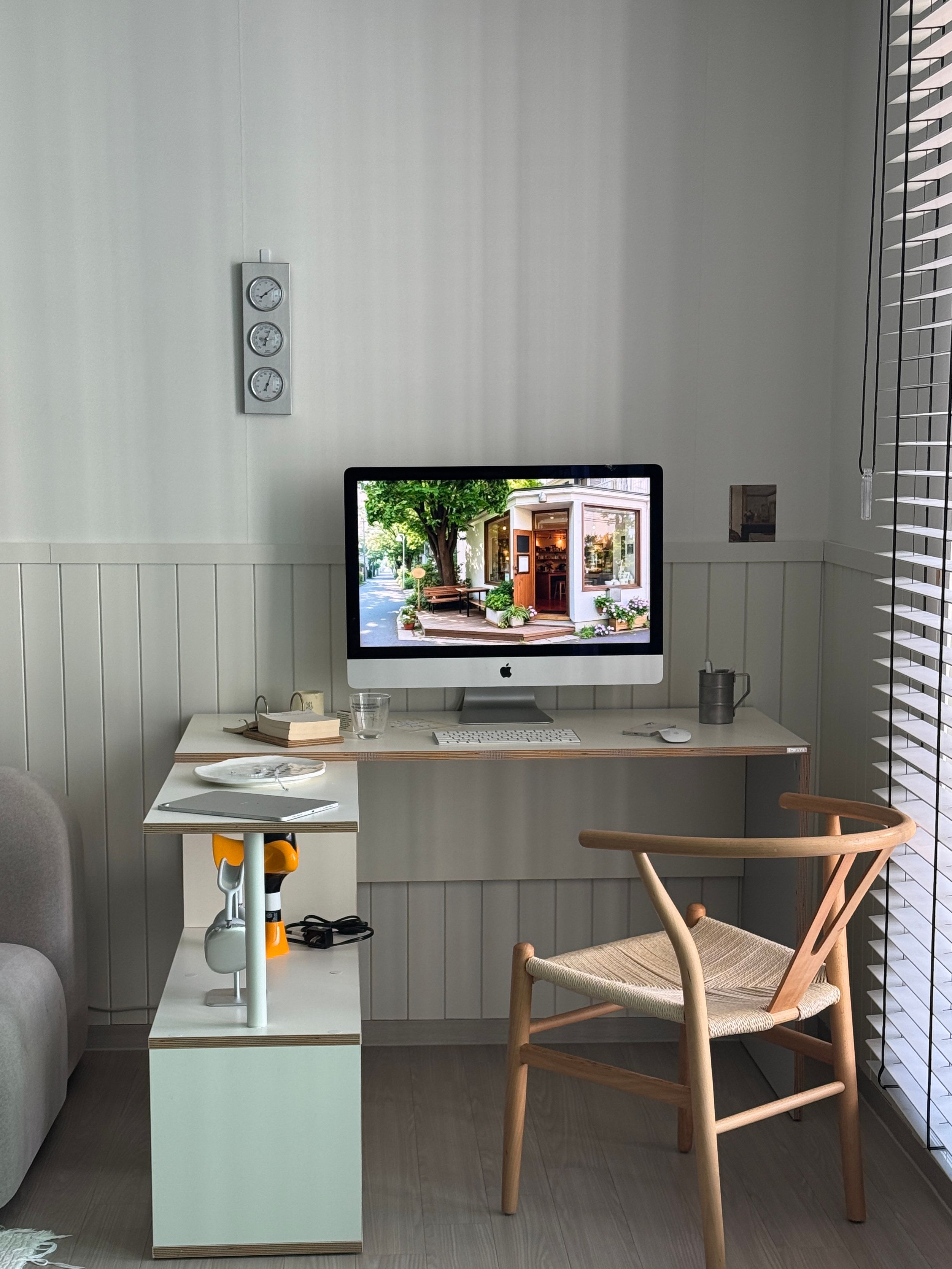 Bridge E0 Corner Desk & Bookshelf Set user photo