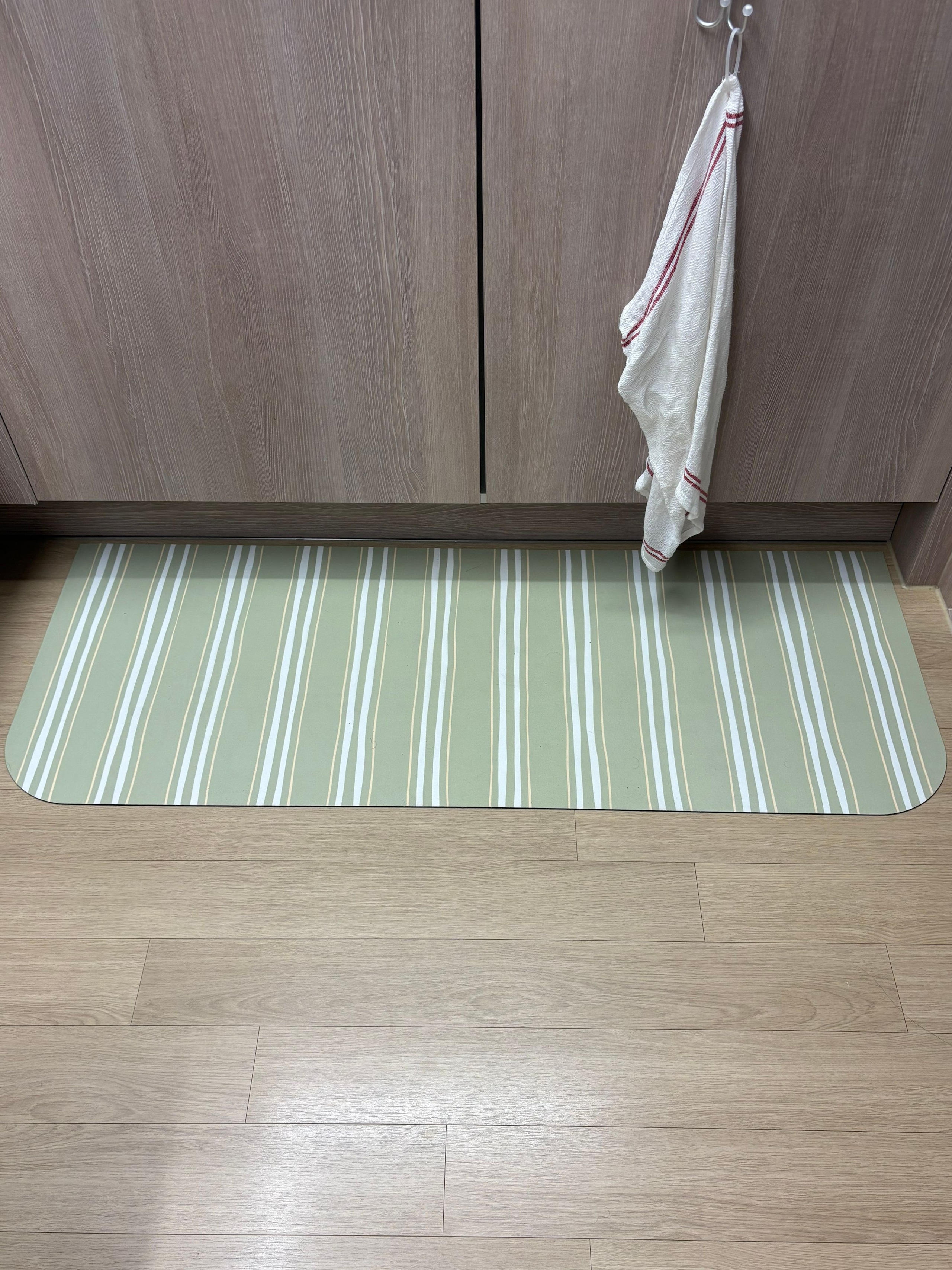 Washable Stripe Diatomite Shape Bath Mat user photo