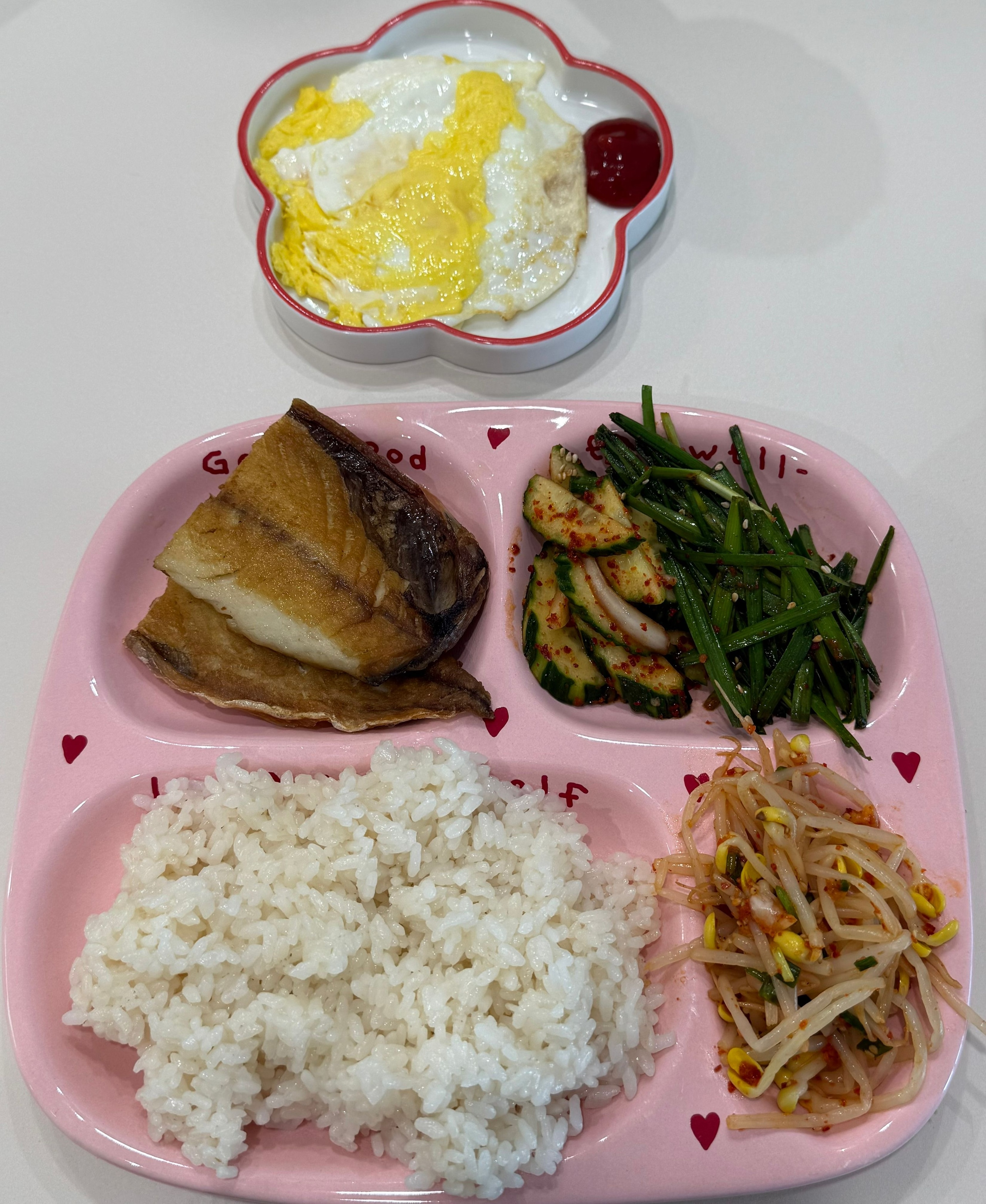 Pink Edition Ceramic Solo Meal Tray Set user photo