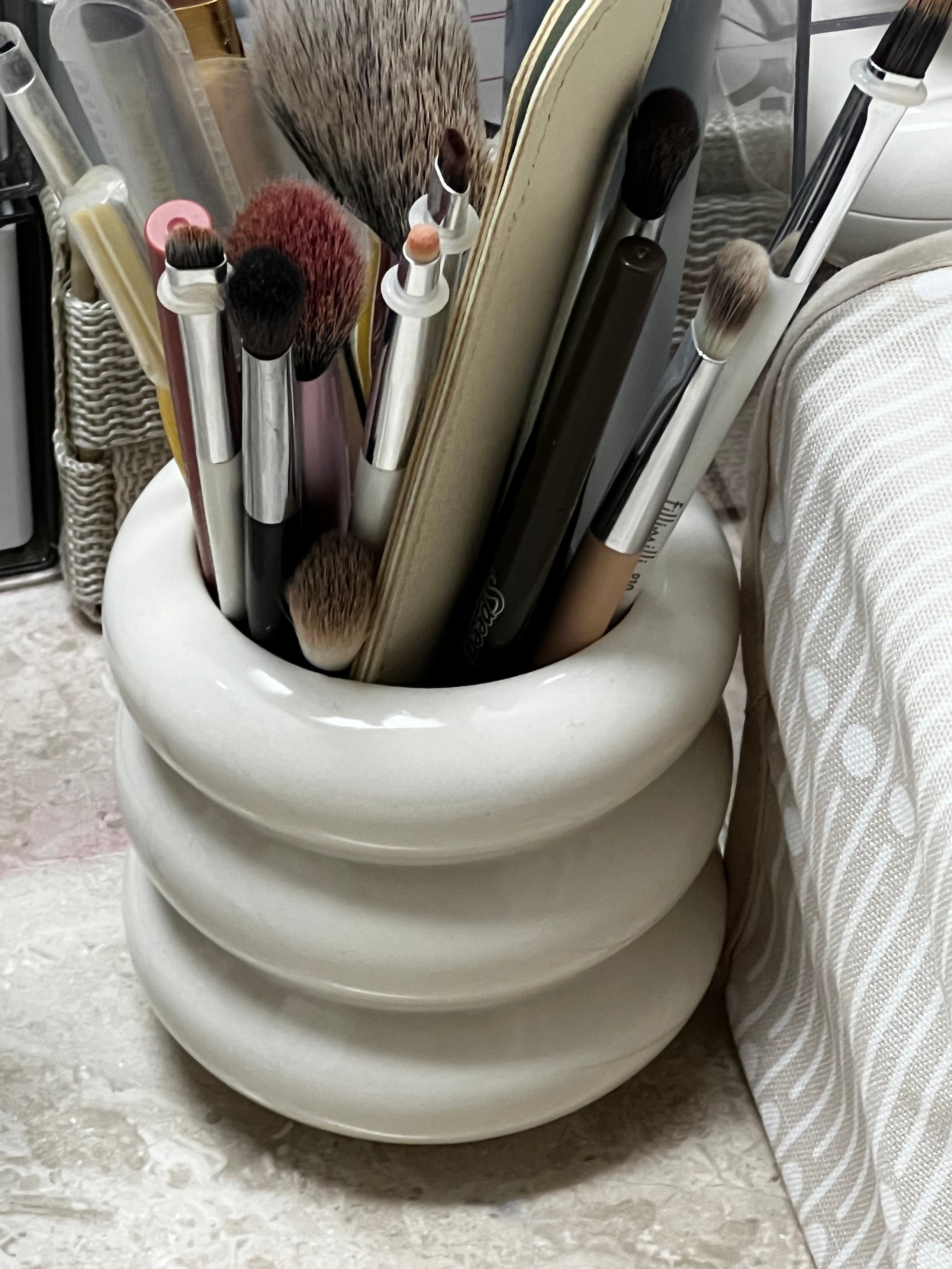 Cloud Ceramic Self-Draining Utensil Holder user photo