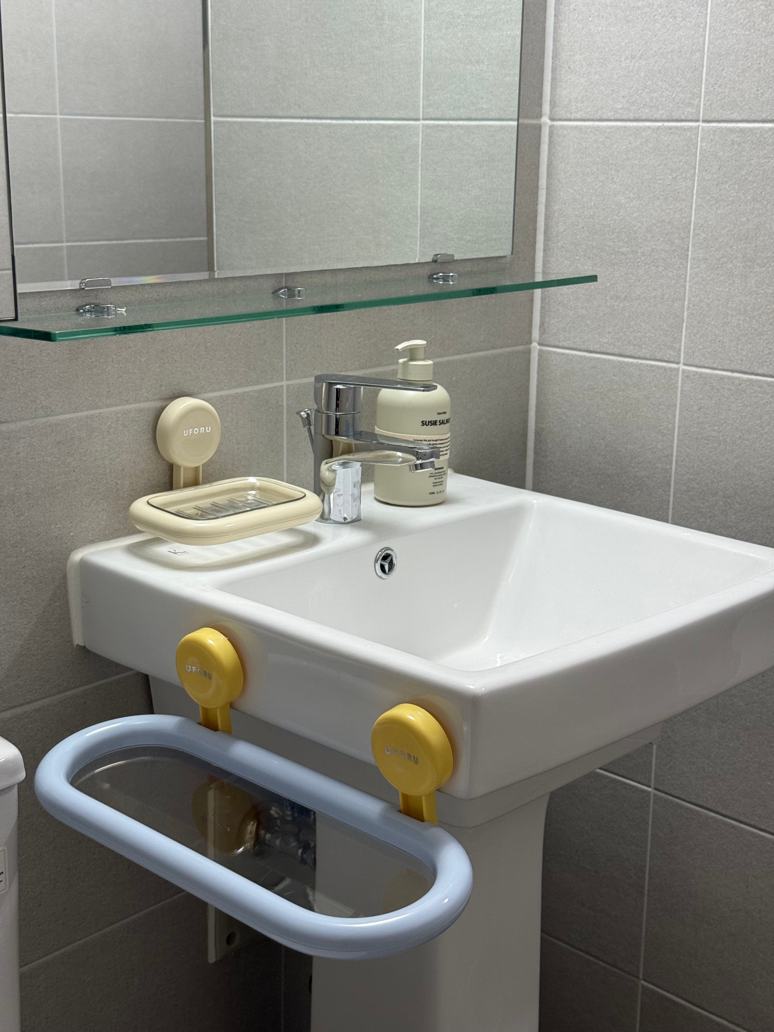 No-Drill Pastel Bathroom Storage Shelf user photo