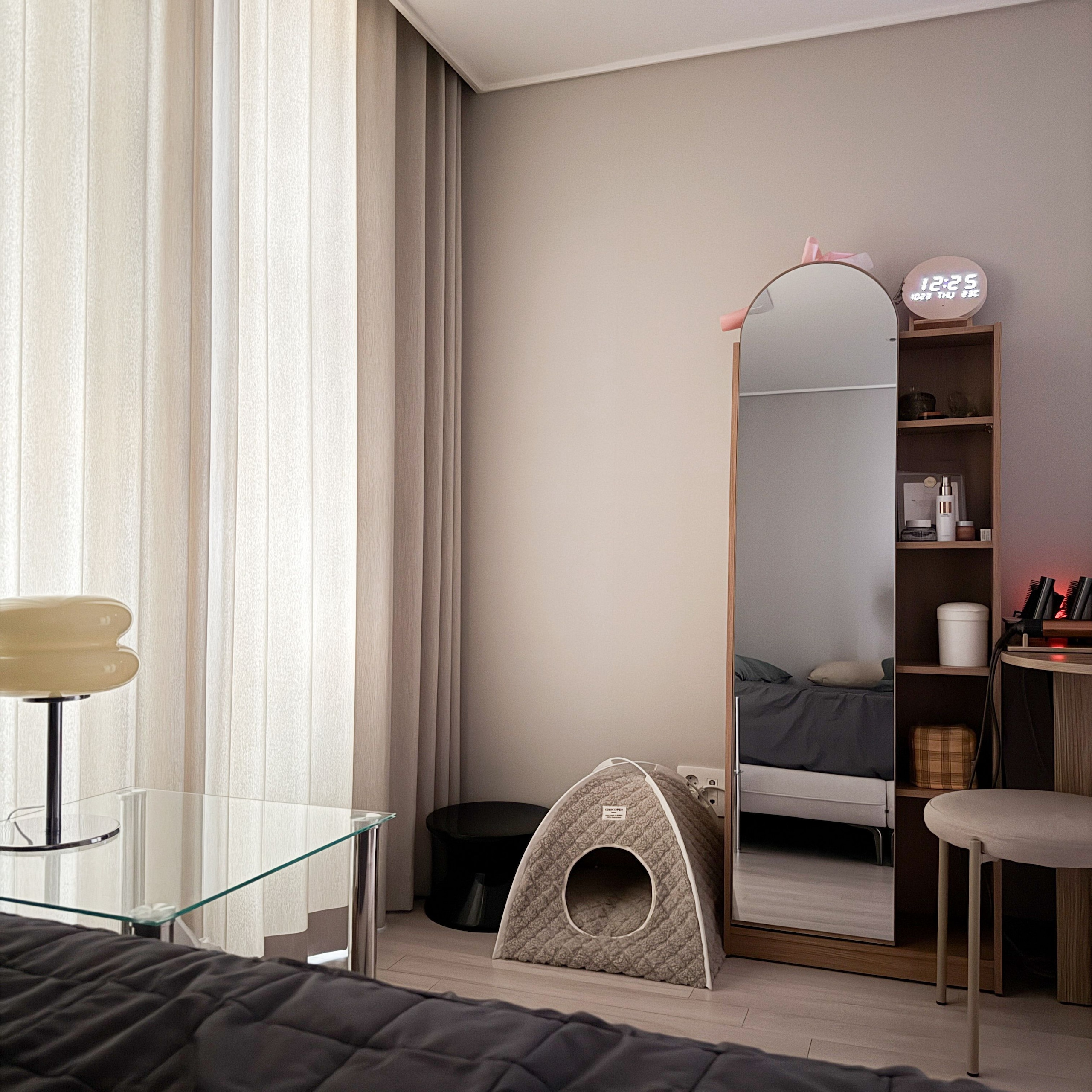 Sandglass Mid-Century Stool user photo