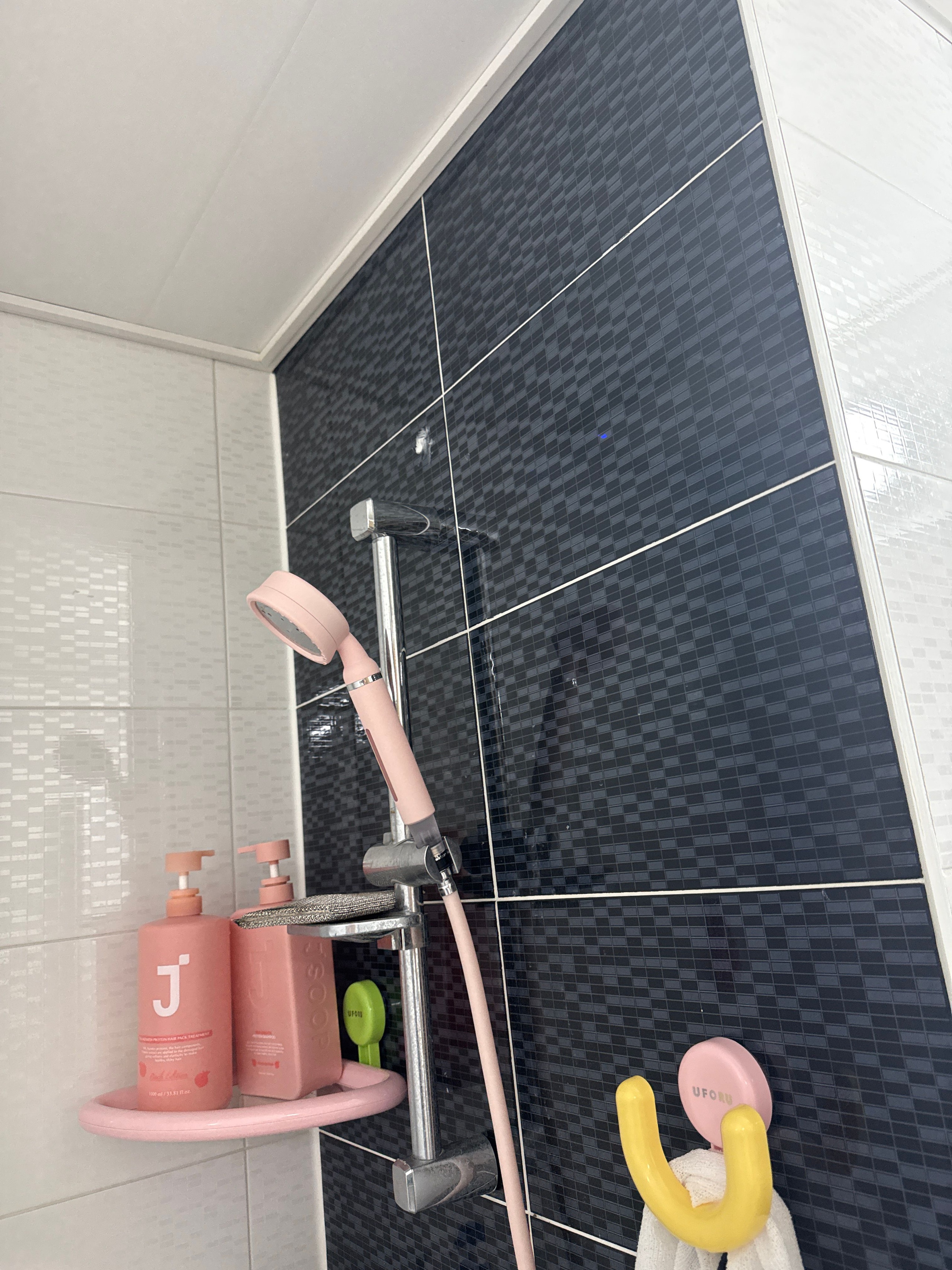 No-Drill Pastel Bathroom Storage Shelf user photo