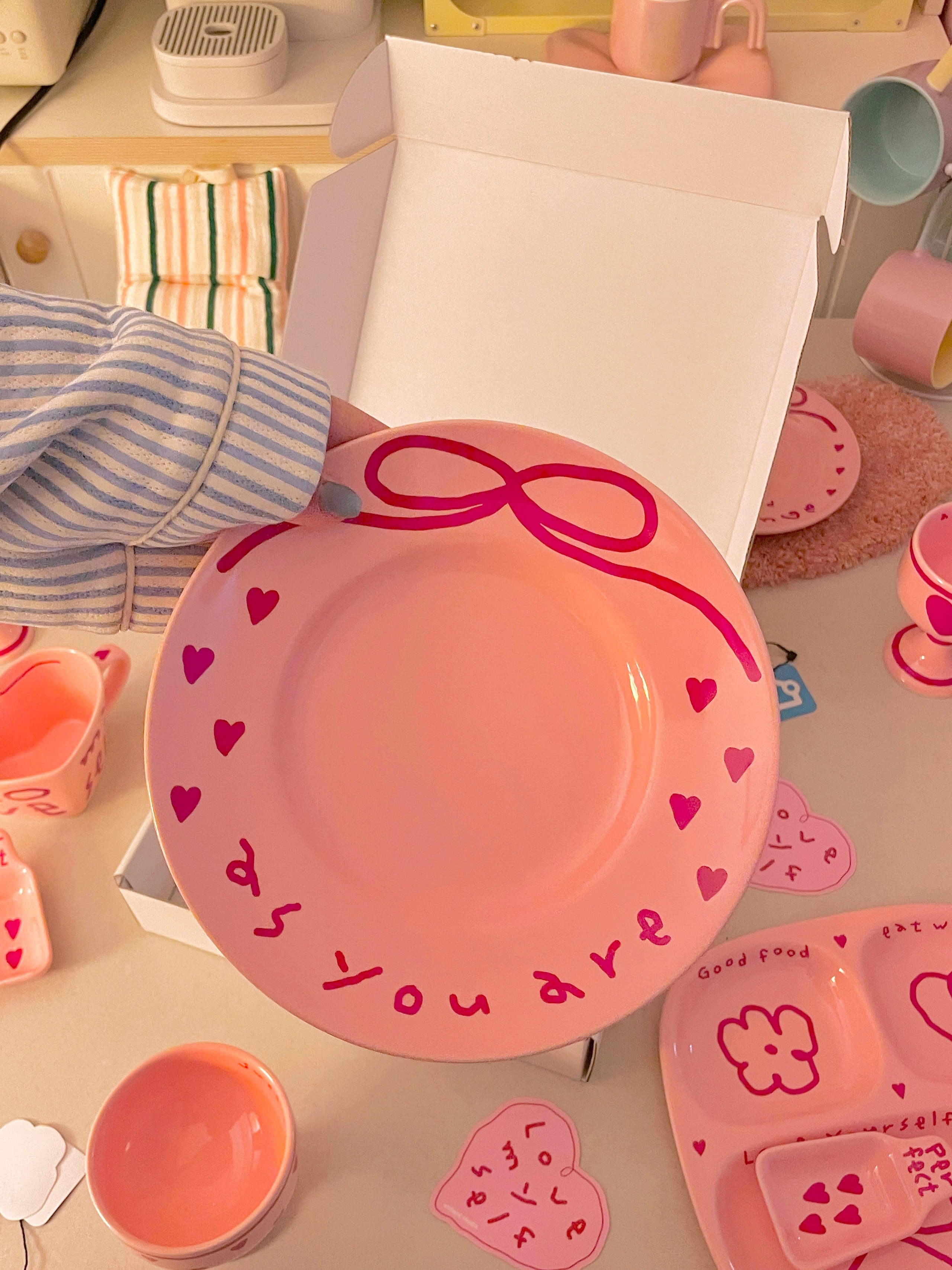 Pink Edition Ceramic Heart Salad Plate with Dressing Cup user photo