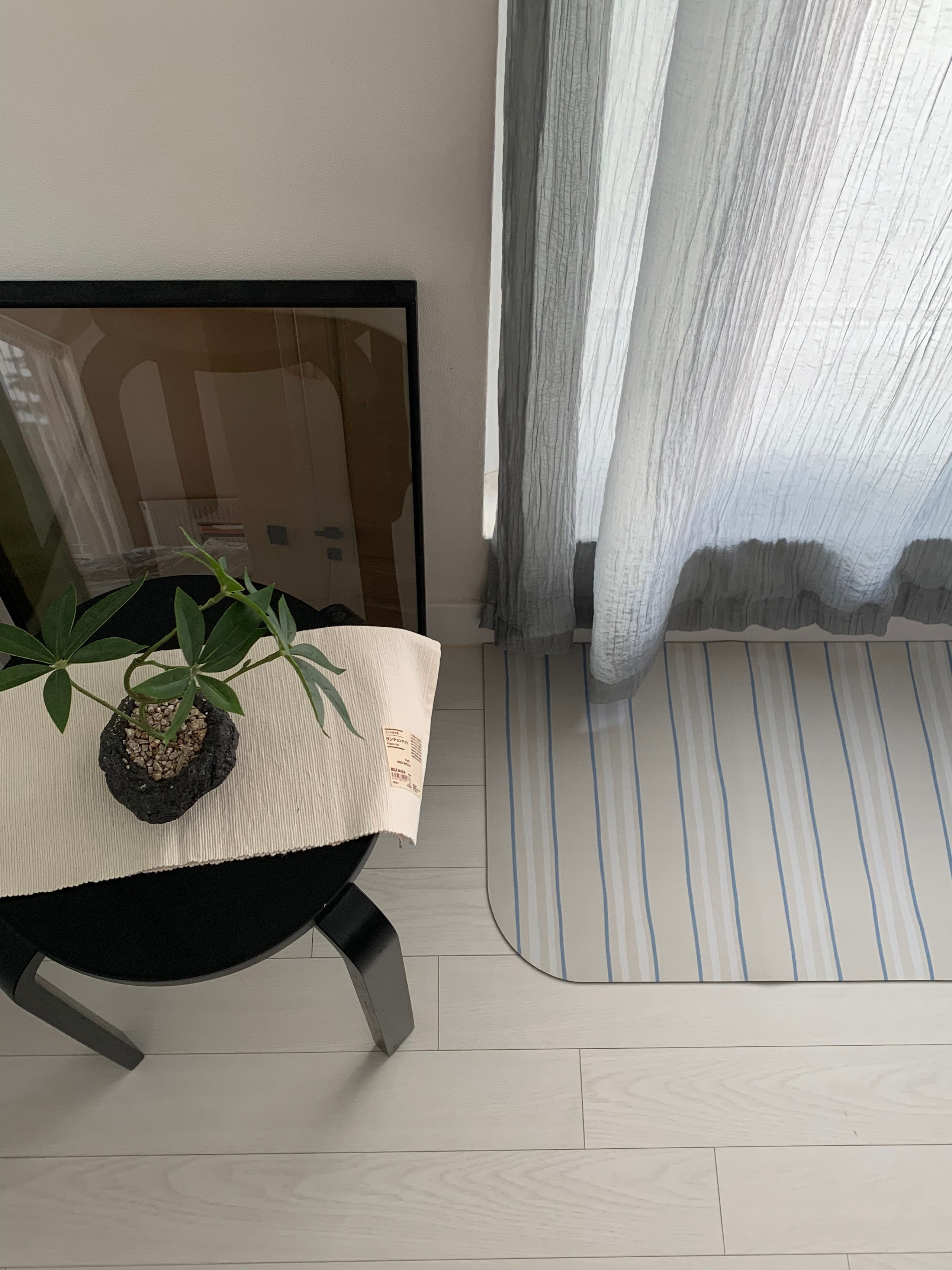 Washable Stripe Diatomite Shape Bath Mat user photo
