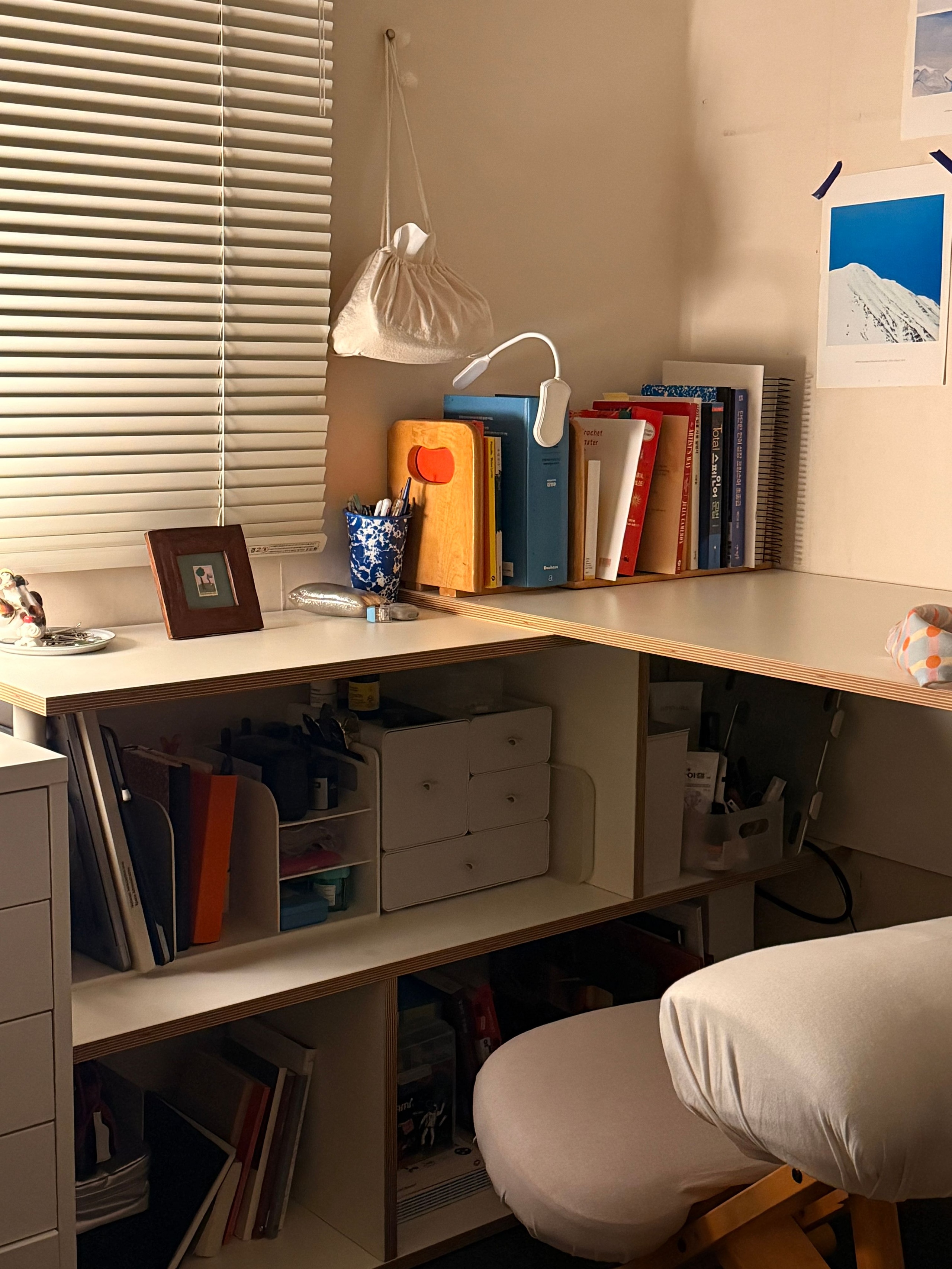 Bridge E0 Corner Desk & Bookshelf Set user photo