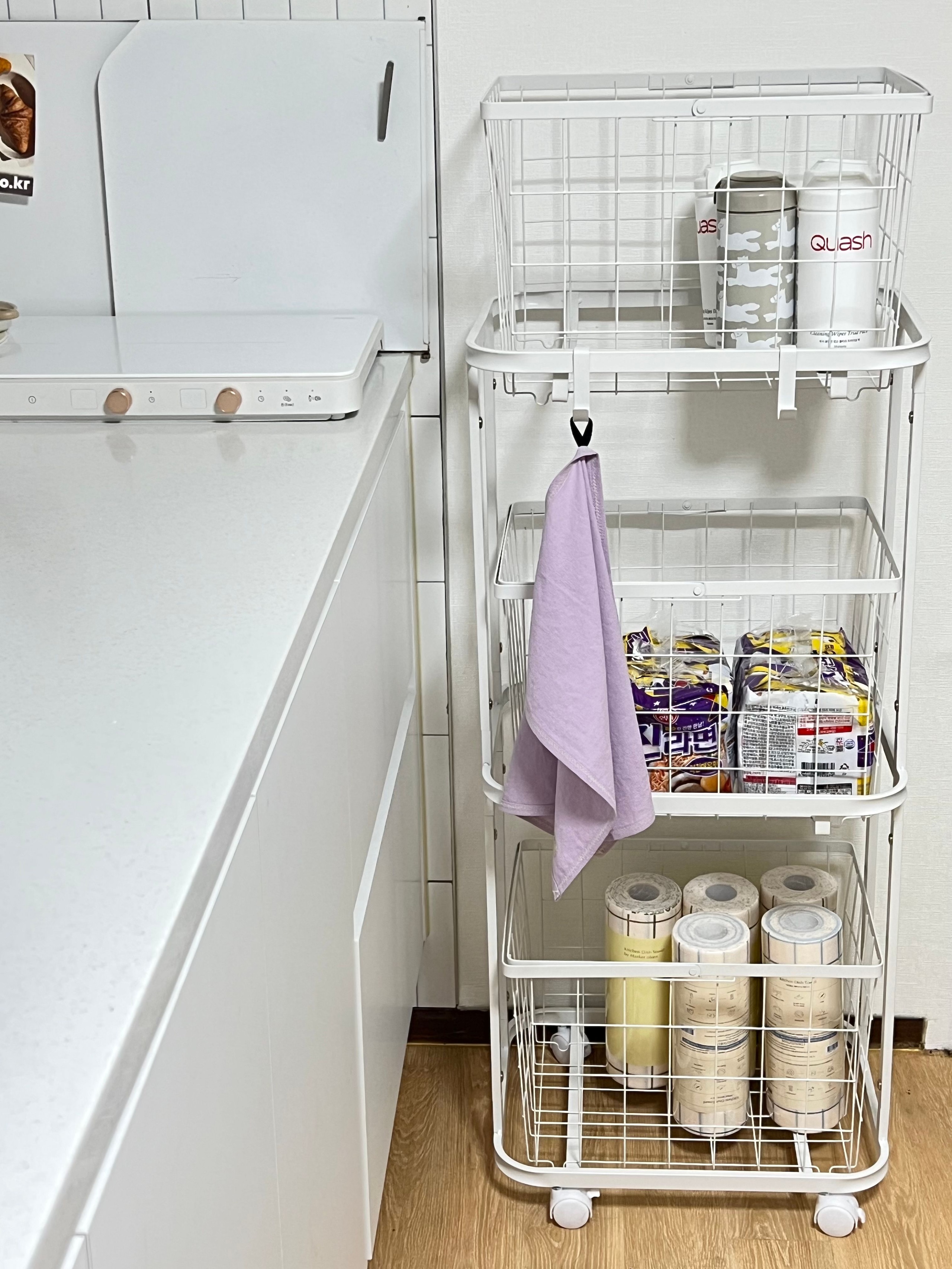 Dove 4-Frame 3-Tier Rolling Laundry Basket Trolley user photo