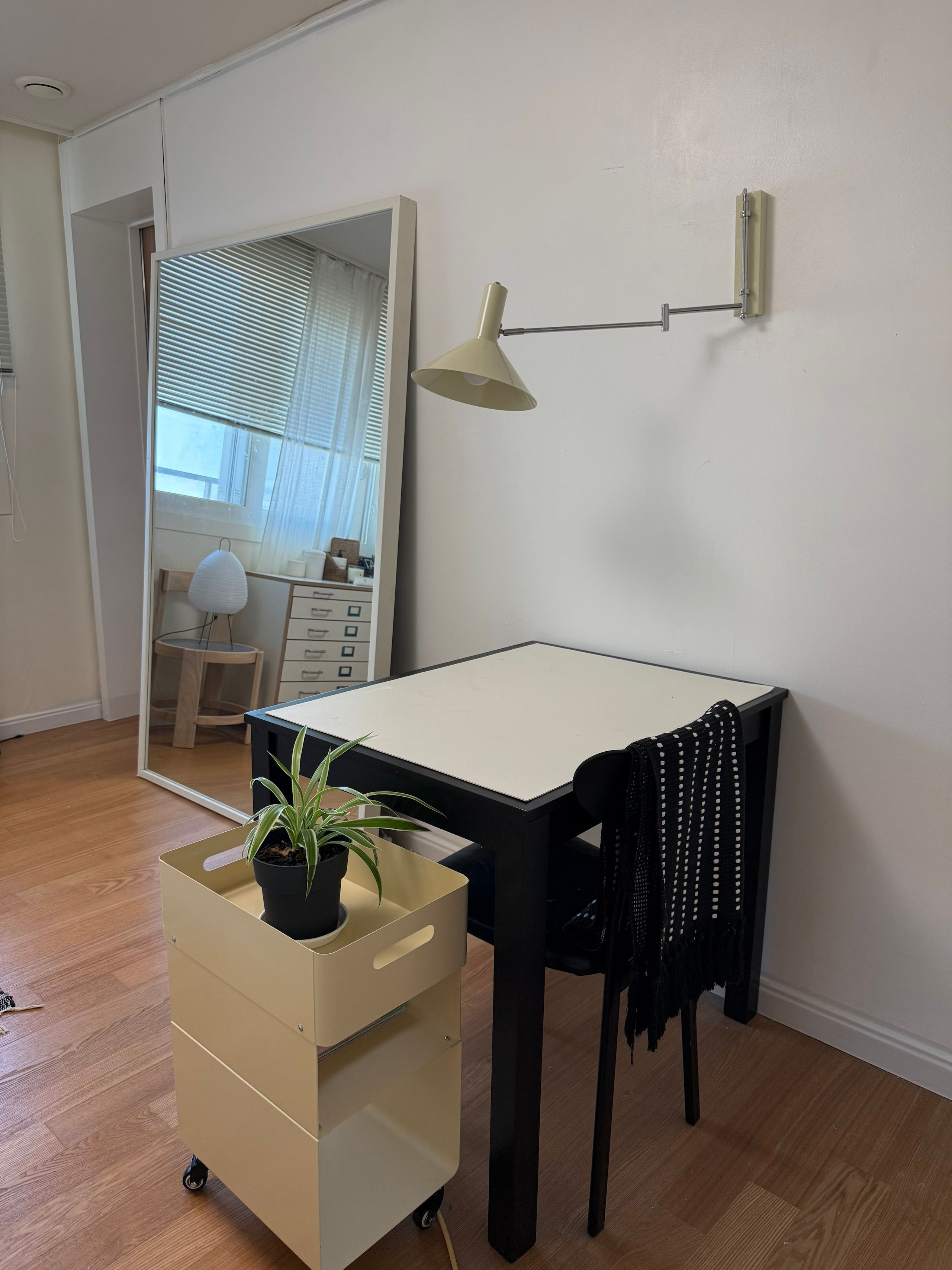 Ferox Steel Mid-Century Rolling Drawer Cart user photo