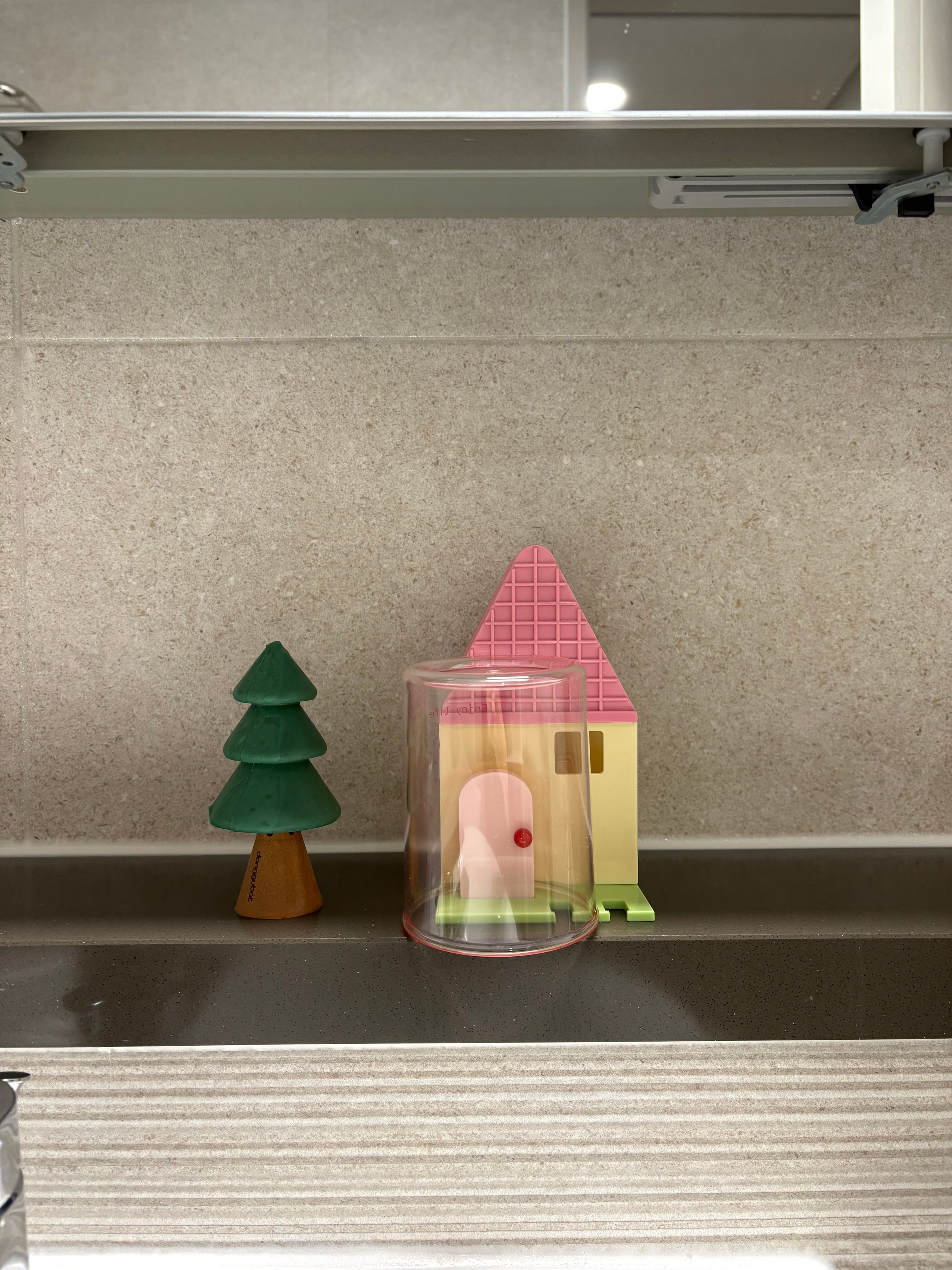 Flip House Toothbrush Holder Set user photo