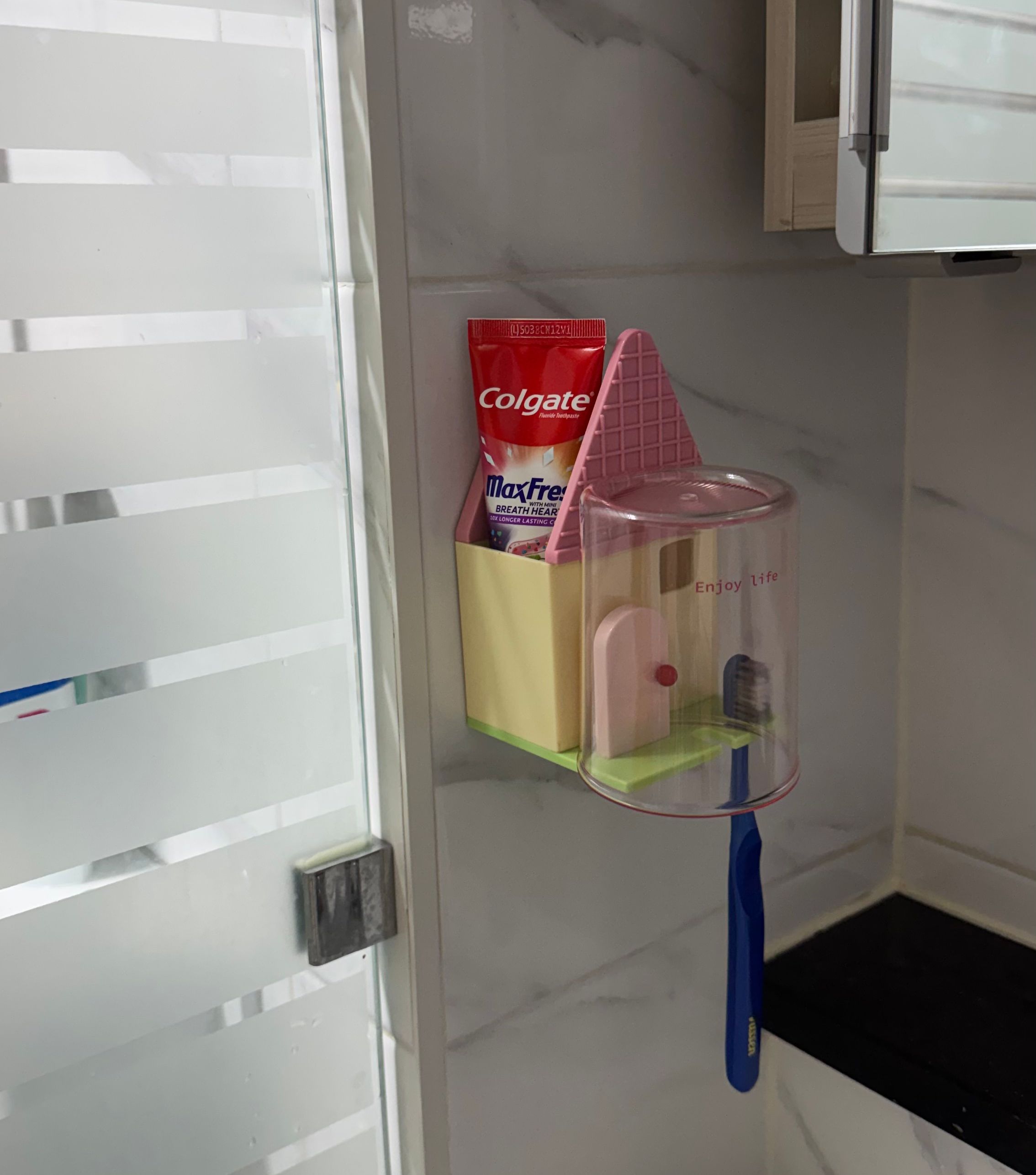 Flip House Toothbrush Holder Set user photo