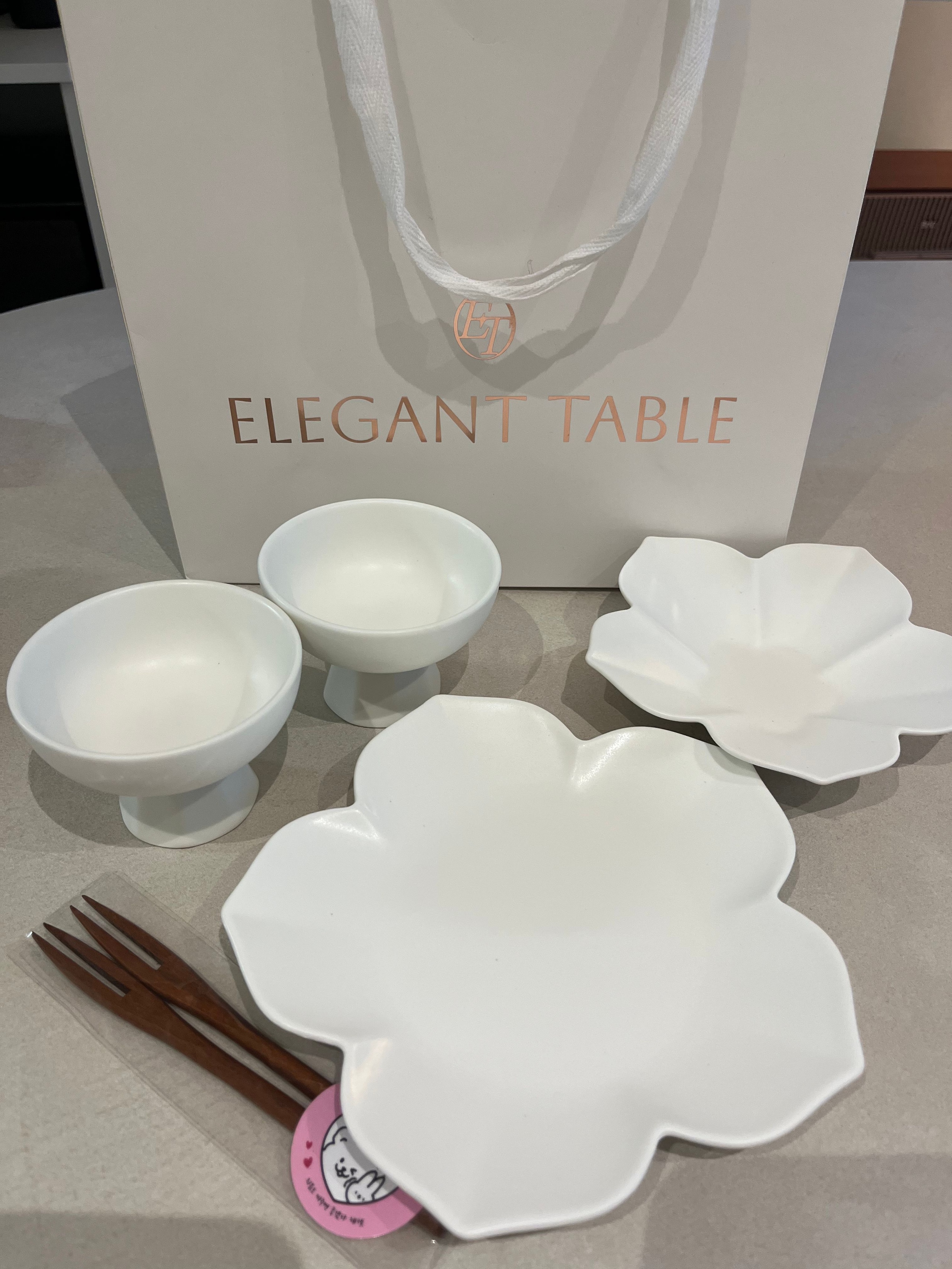 Eunseol Matte Porcelain Pedestal Cup & Plate Set (4-Piece Gift Set) user photo