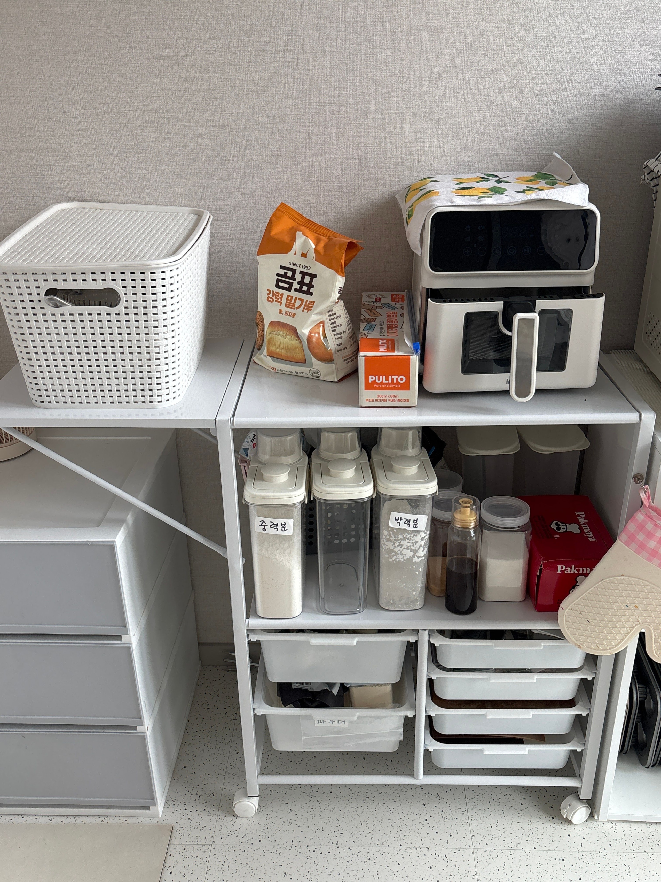 Expandable Rolling Microwave Storage Rack user photo