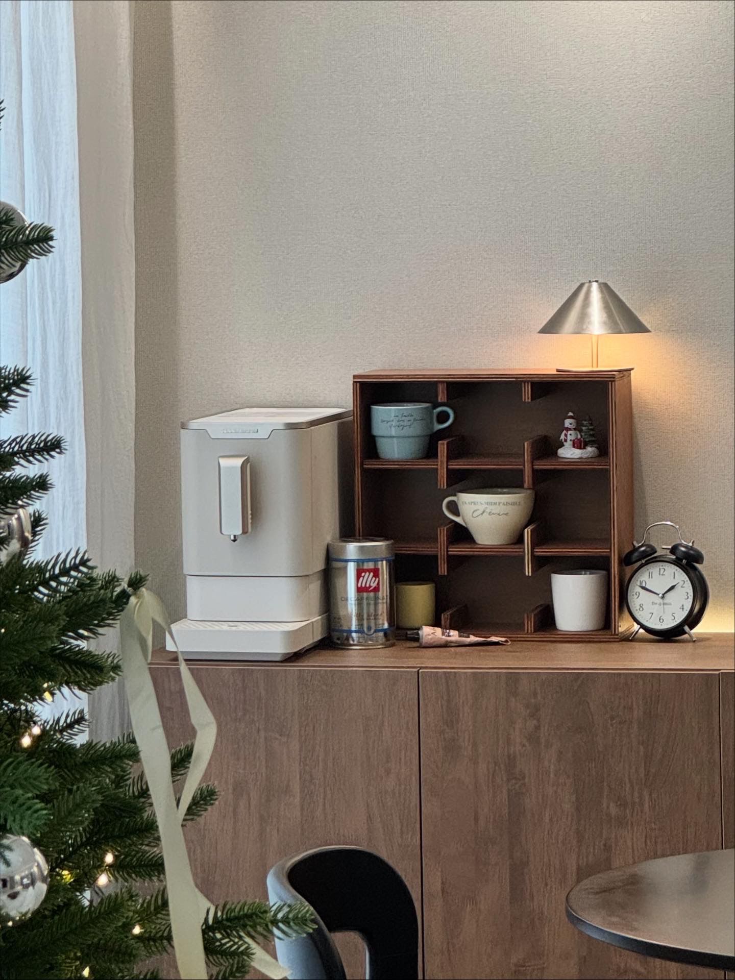 Ogre Vintage Countertop Mug & Cup Storage Cabinet user photo