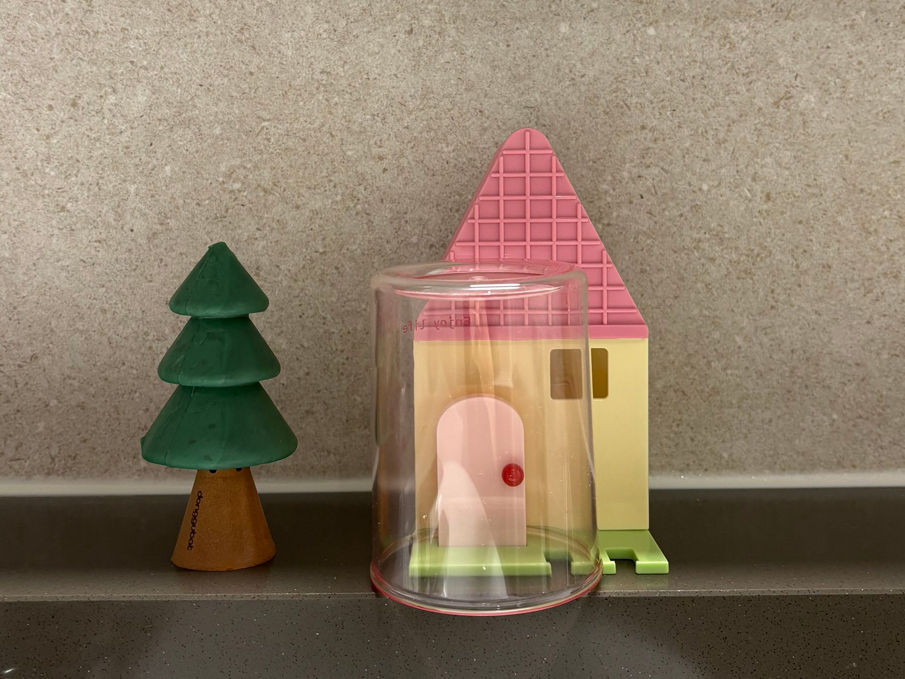 Flip House Toothbrush Holder Set user photo