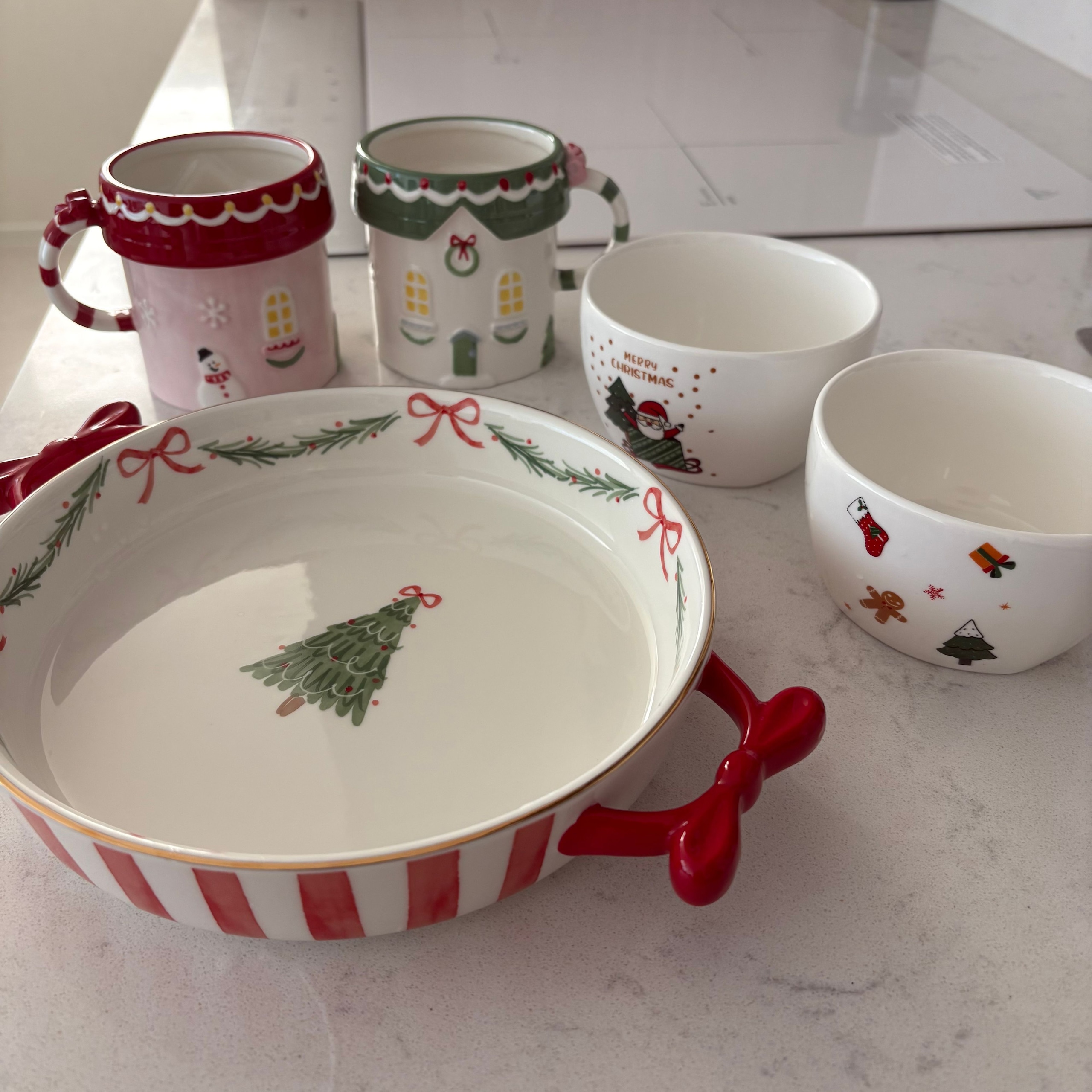 Santa Christmas Dinnerware Set for 4 user photo