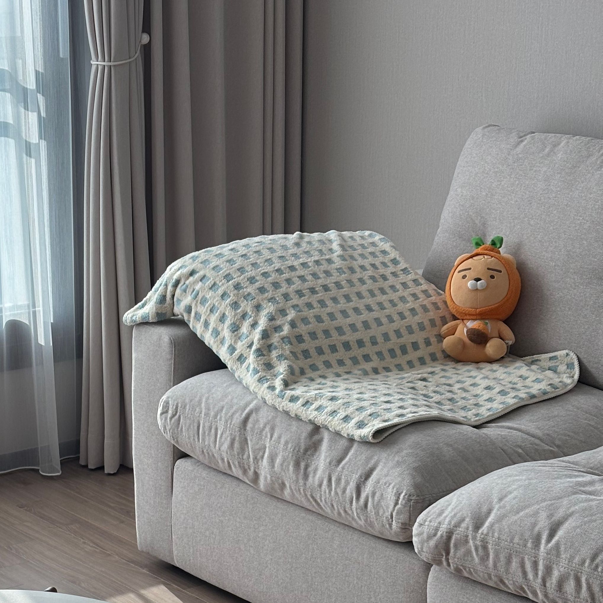 Oz Double-Sided Microfiber Blanket user photo
