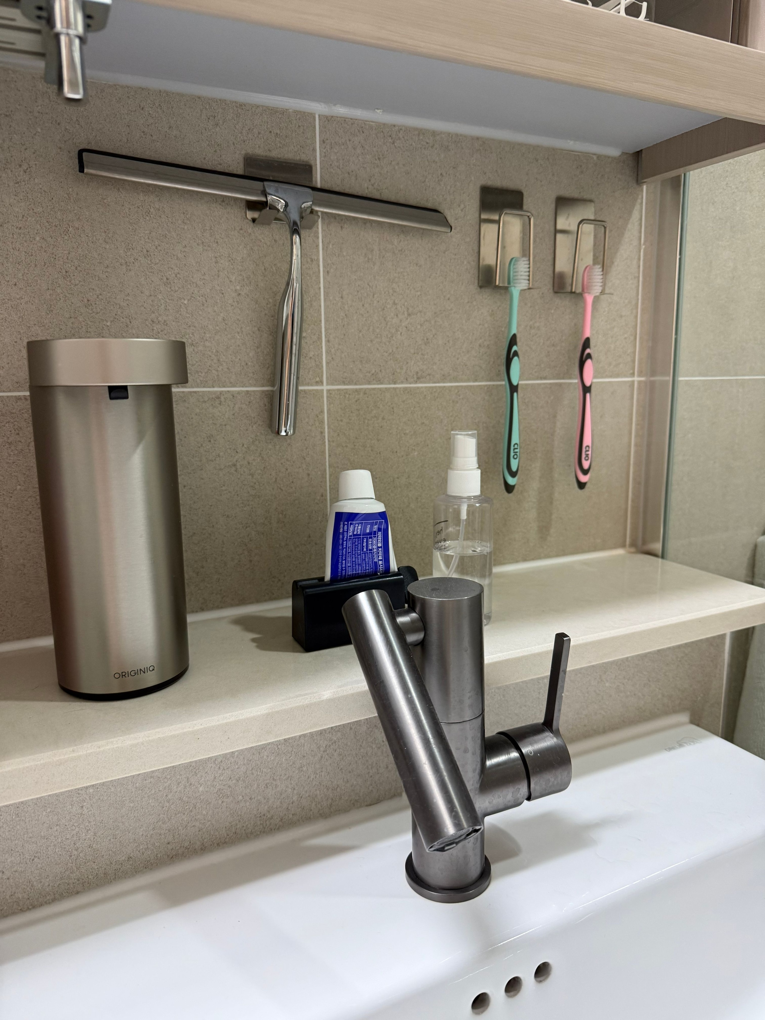 Easy Squeeze Toothpaste Dispenser user photo