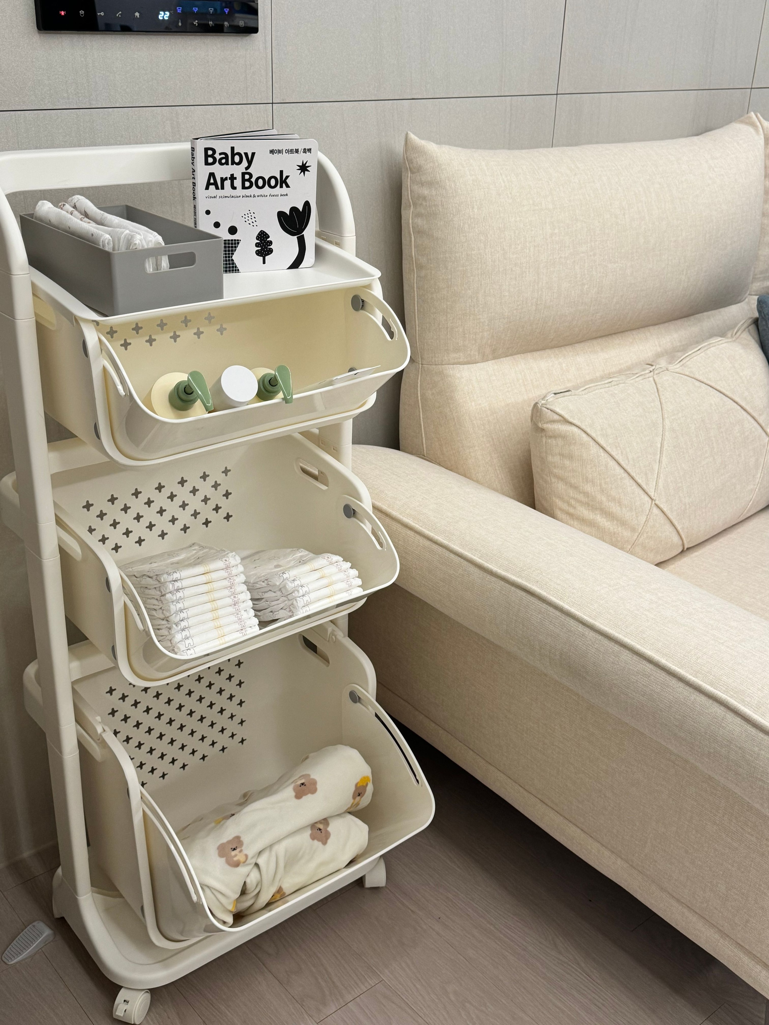 Rolling Swing Laundry Cart user photo